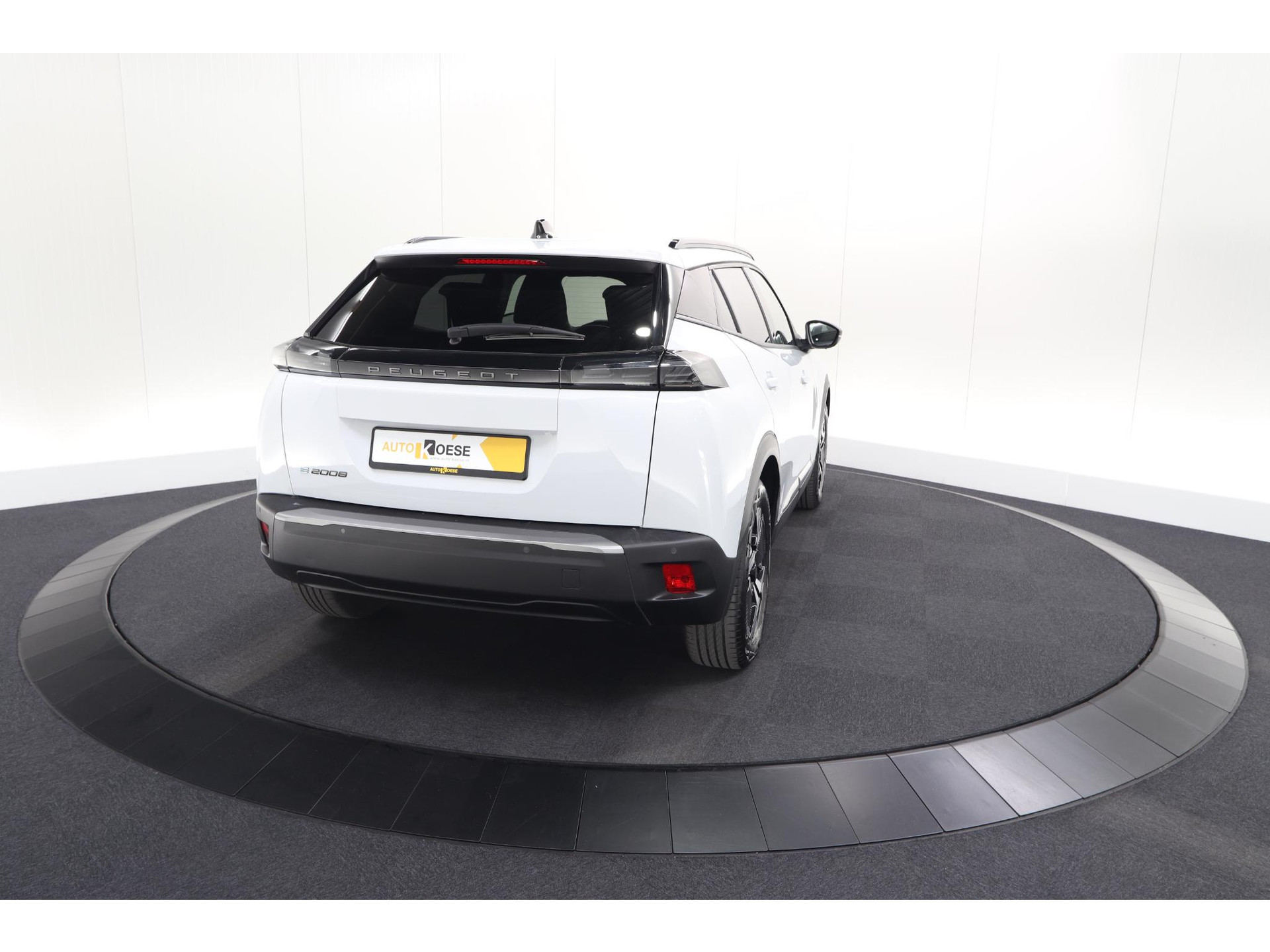Peugeot e-2008 EV Allure 54 kWh | 97,9% SOH | 11 KW Lader | Apple Carplay | Parkeersensoren