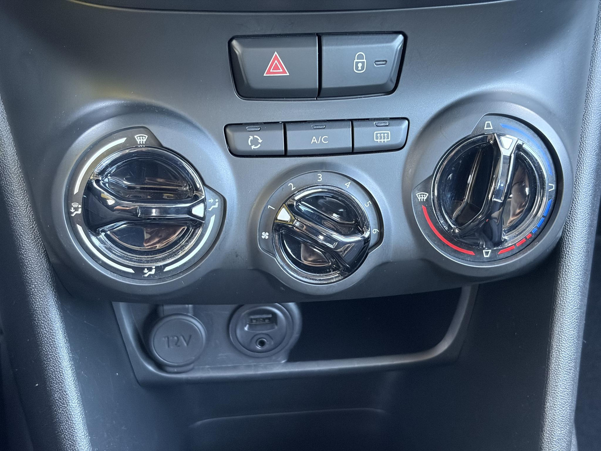 Peugeot 208 1.2 PureTech Active 2e Eigenaar,Navi,Dealer Onderhouden,Airco,Cruise,Carplay,5 Deurs,Net beurt gehad,N.A.P,Apk tot 04-2027