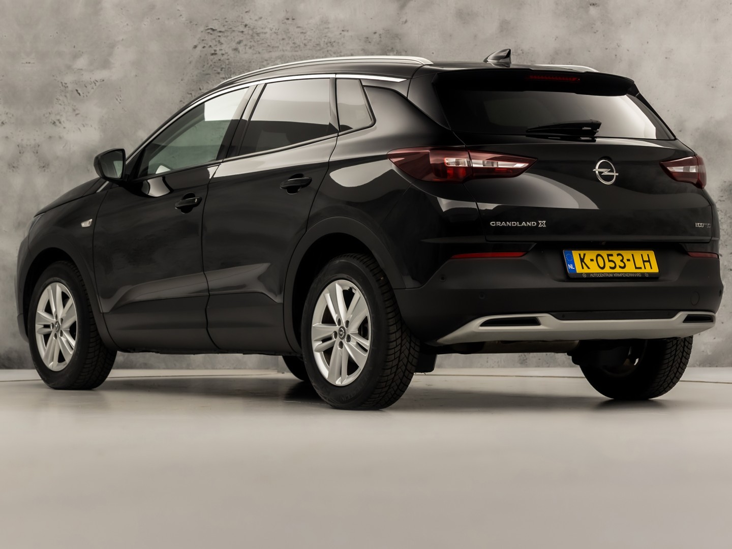 Opel Grandland X 1.2 Innovation Turbo Sport (APPLE CARPLAY, GROOT NAVI, CLIMATE, LEDER, CAMERA, SPORTSTOELEN, GETINT GLAS, CRUISE, NIEUWSTAAT)