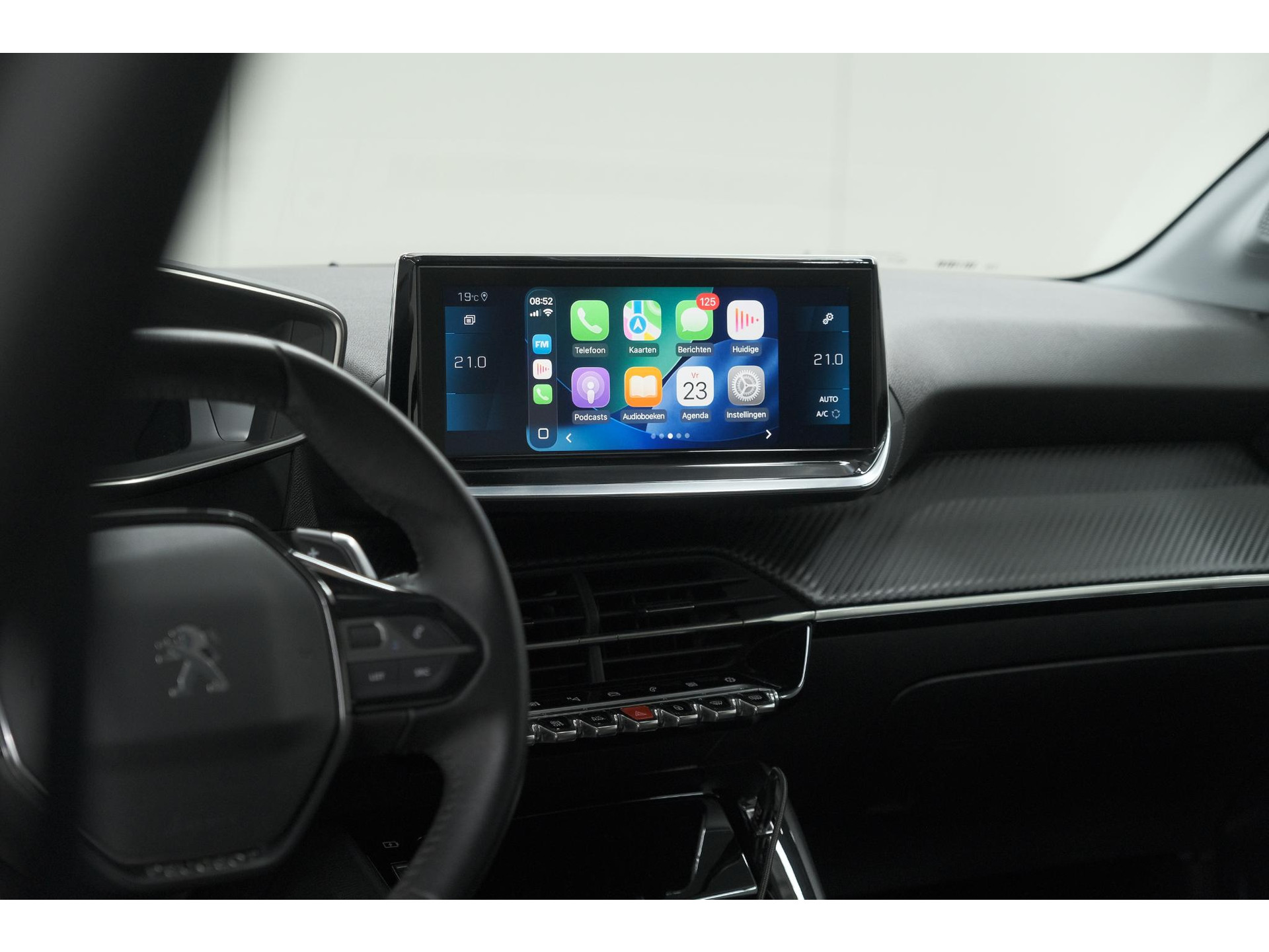 Peugeot 208 PureTech 100 EAT8 Allure | Adaptieve Cruise control |  Camera | Parkeersensoren voor + achter | Navigatie | Apple Carplay