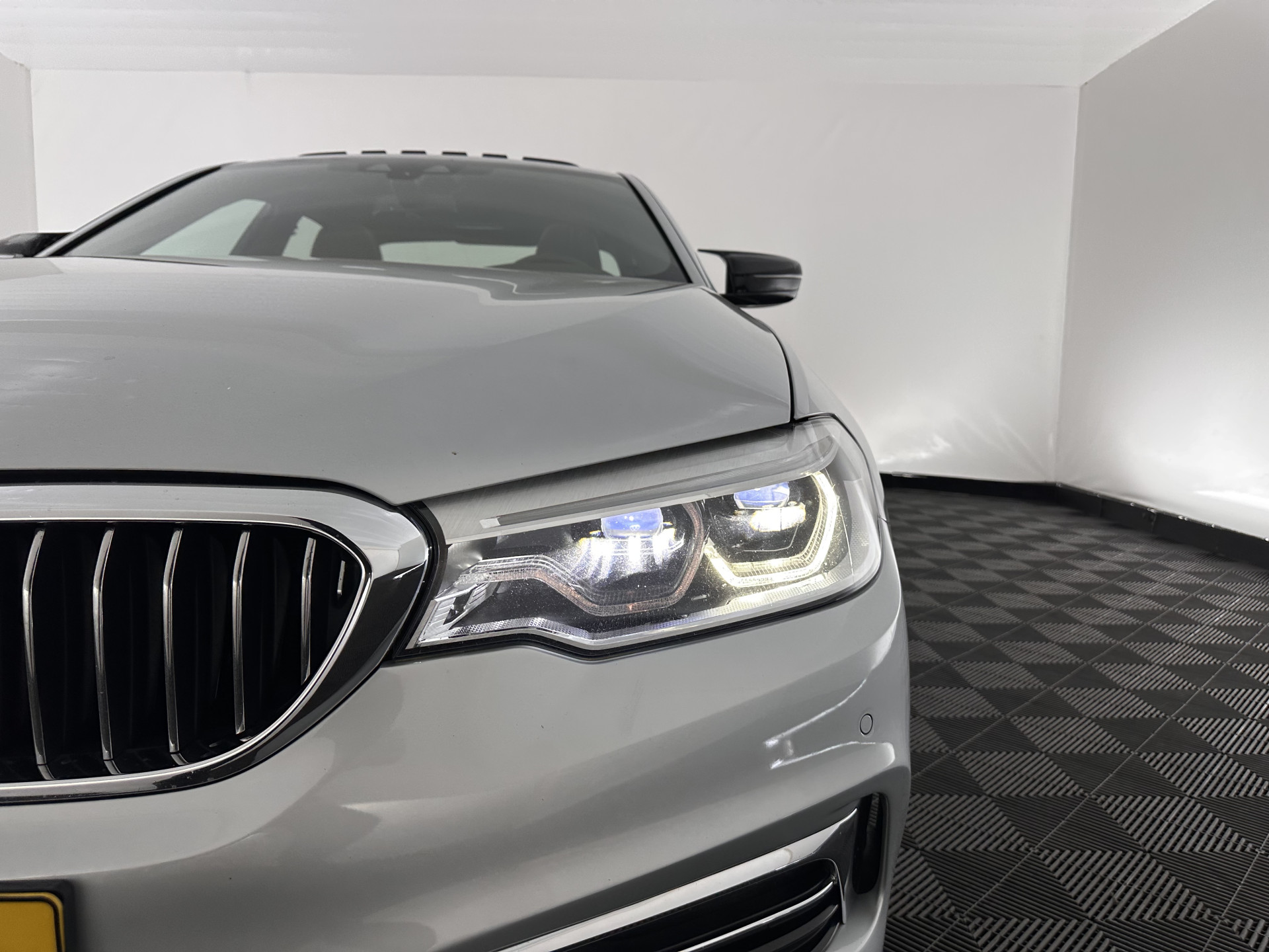BMW 5-serie 530e iPerformance High Executive (Plug-in) Aut.*PANO | LEATHER | FULL-LED | TOPVIEW | KEYLESS | HARMAN/KARDON | BLINDSPOT | MEMORY-PACK | HEATED-COMFORTSEATS | DIGI-COCKPIT | AMBIENTLIGHT | NAVI-FULLMAP | 20''ALU*