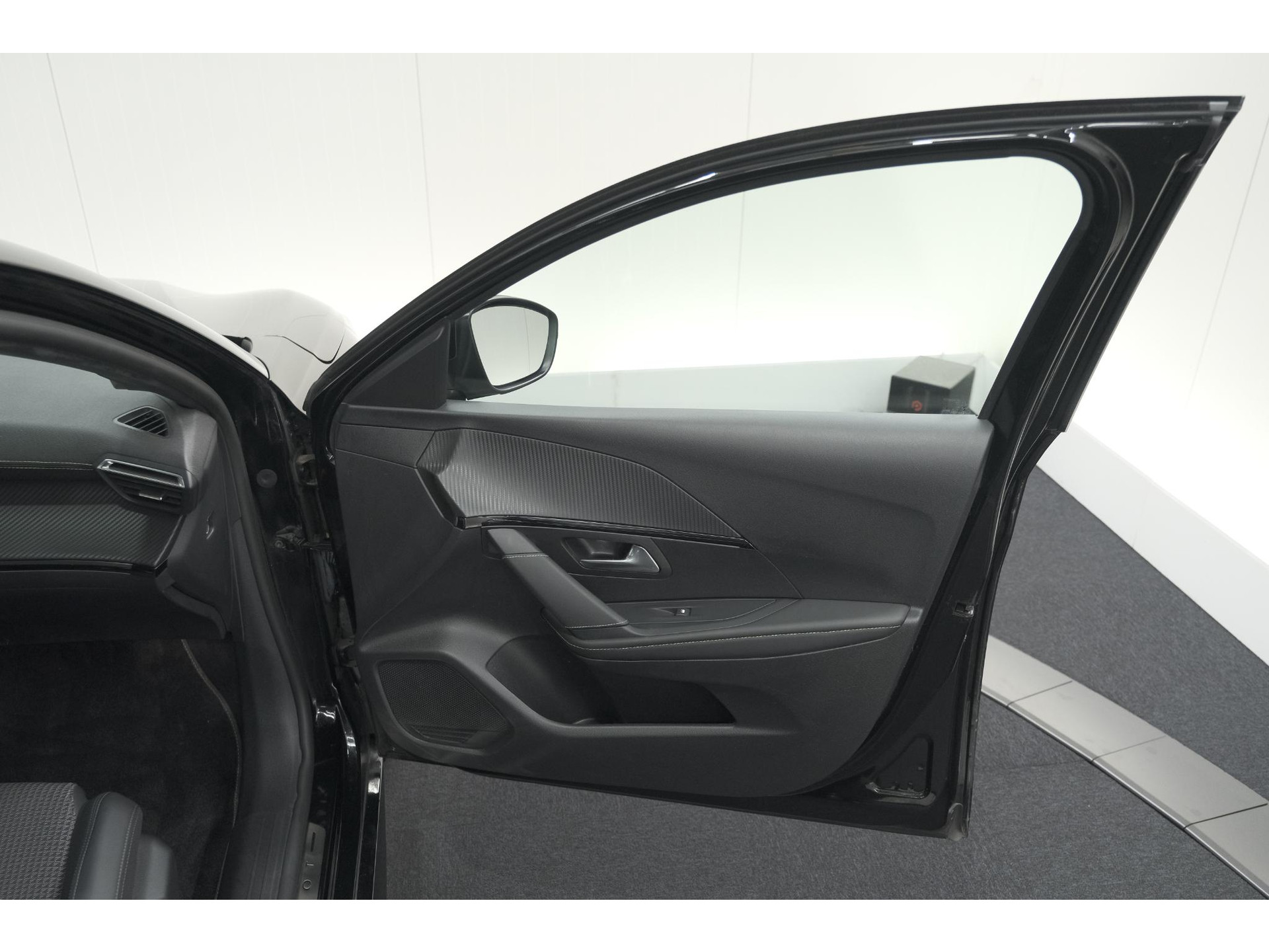 Peugeot 208 PureTech 130 EAT8 GT-Line | Camera | Adaptieve Cruise Control | Stoelverwarming | Navigatie