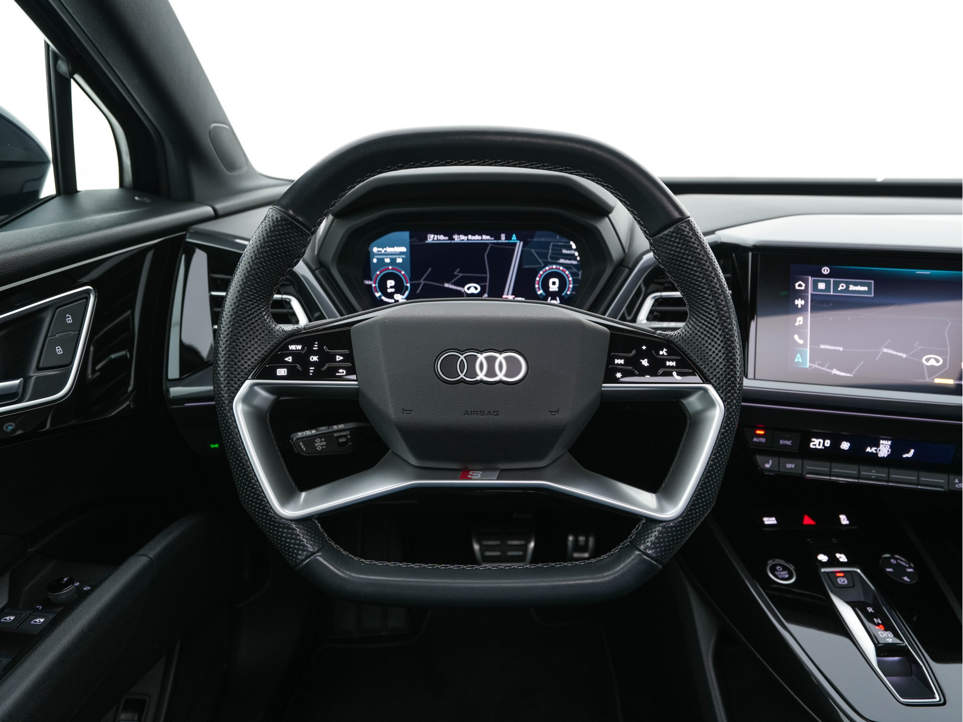 Audi Q4 e-tron 40 S-Line Competition Launch edition 77 kWh [ 3-Fase ] {SOH-87%} (INCL-BTW) *HEAT-PUMP | PANO | LEATHER-FABRIC | MATRIX-LED | ADAPTIVE-CRUISE | HEATED-SPORTSEATS | AMBIENT-LIGHT | DIGI-COCKPIT | CAMERA | KEYLESS | NAVI-FULLMAP | ...