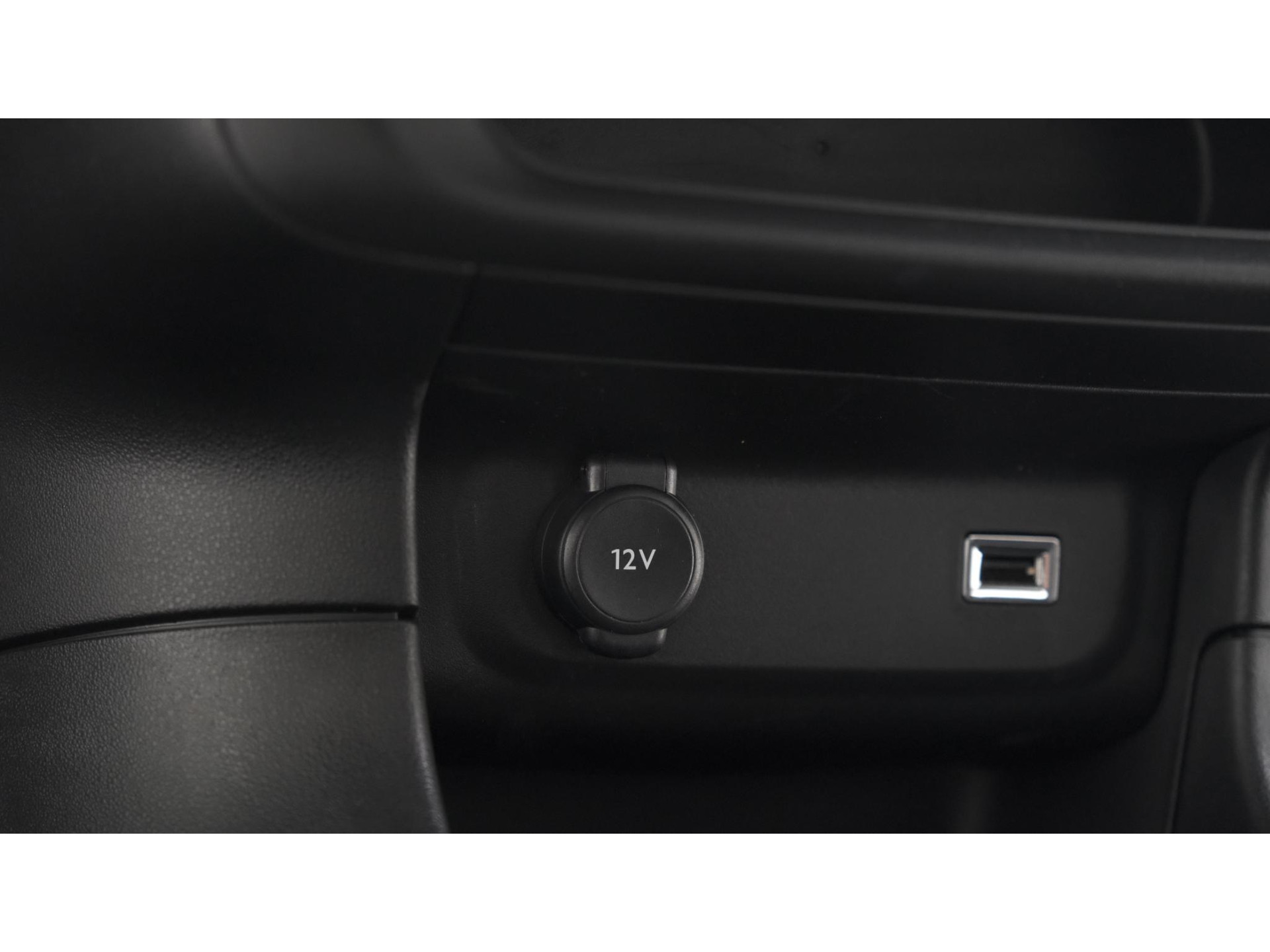 Citroen C3 PureTech 82 Feel Edition | Apple Carplay | Parkeersensoren | Navigatie | Climate Control | 16 Inch Velgen