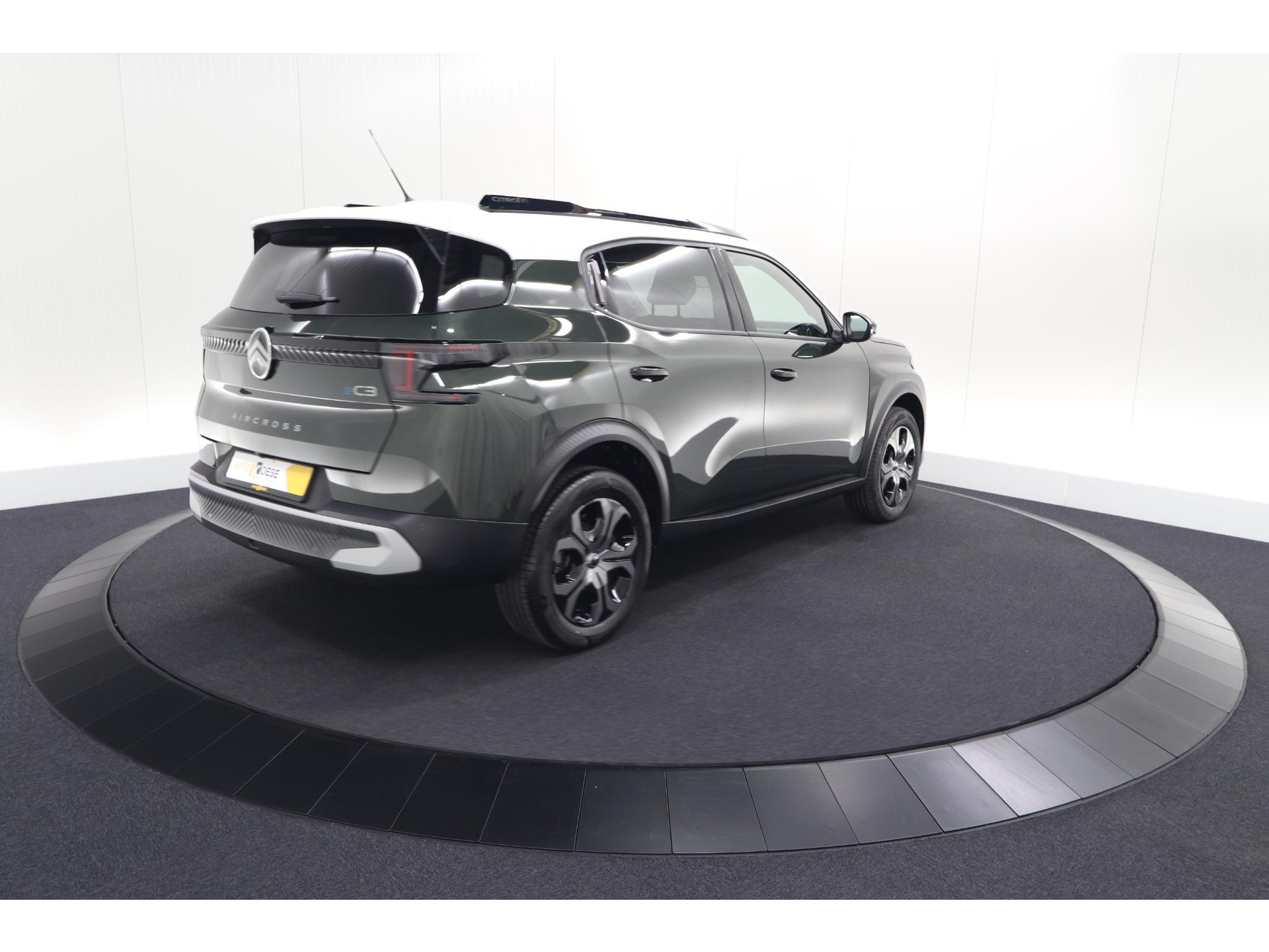 Citroen Ë-C3 Aircross Plus 113pk Extended Range 54 kWh | 11 KW Lader | Camera | Apple CarPlay | Parkeersensoren