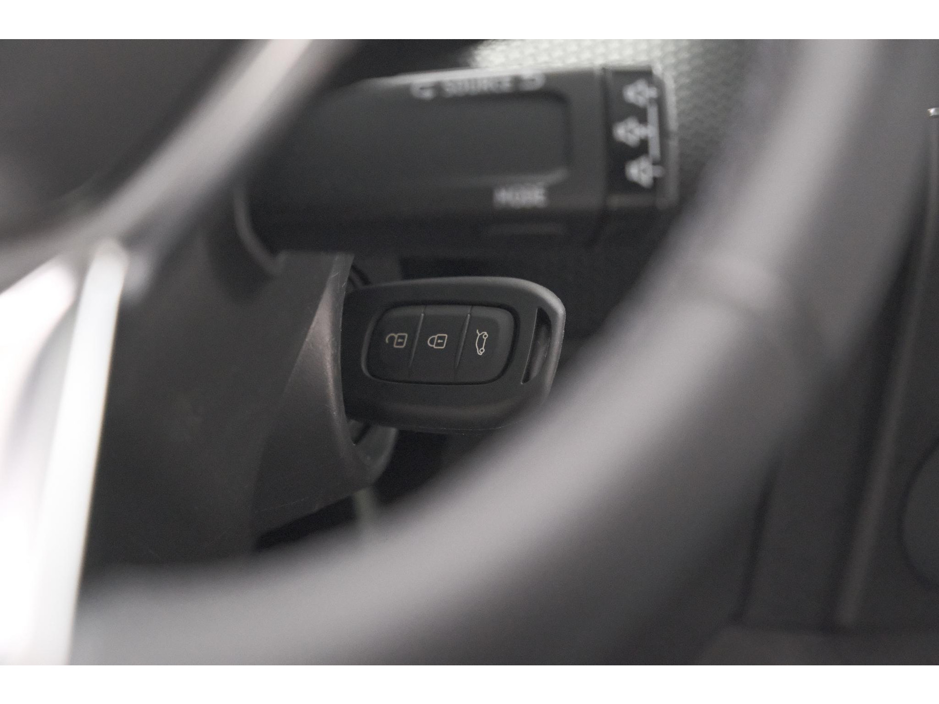 Renault Clio TCe 90 Equilibre | Parkeersensoren | Apple Carplay | Cruise Control | Airco