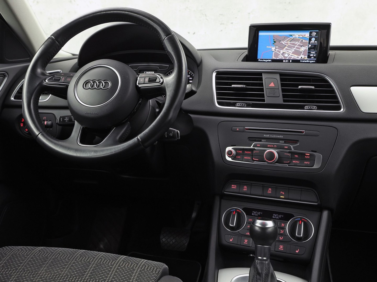 Audi Q3 1.4 TFSI Sport 150Pk Automaat (NAVIGATIE, CLIMATE, CAMERA, STOELVERWARMING, SPORTSTOELEN, XENON, DRIVE SELECT, CRUISE, NIEUWSTAAT)