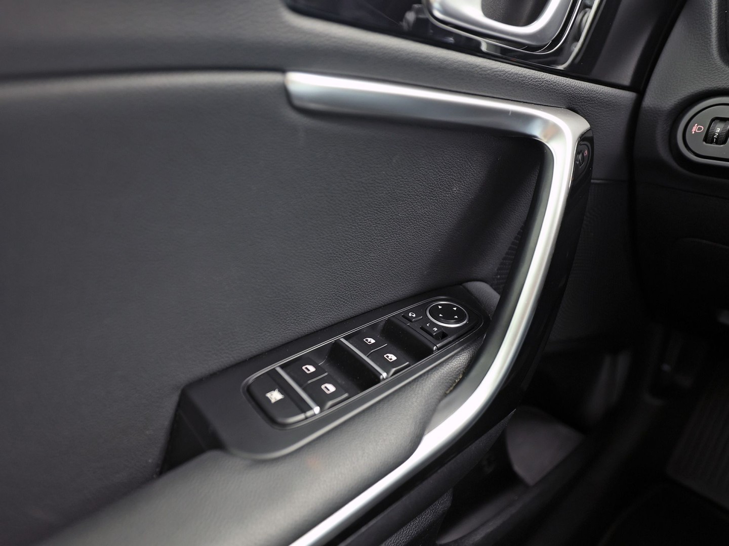 Kia Ceed 1.0 T-GDi DynamicPlusLine (APPLE CARPLAY, GROOT NAVI, STUUR/STOELVERWARMING, CAMERA, SPORTSTOELEN, TREKHAAK, GETINT GLAS, KEYLESS, NIEUWSTAAT)