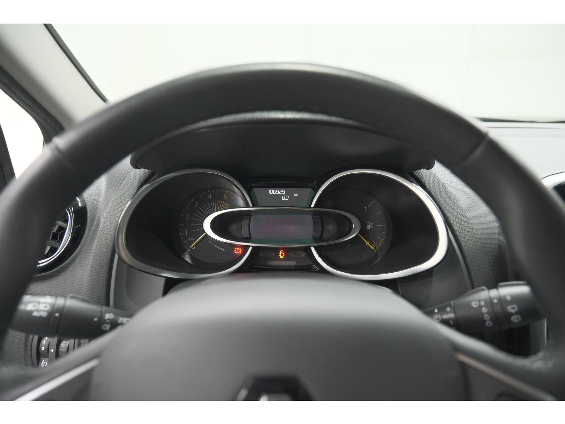 Renault Clio Estate 1.5 dCi ECO Dynamique | Parkeersensoren voor + achter | Armsteun | Navigatie
