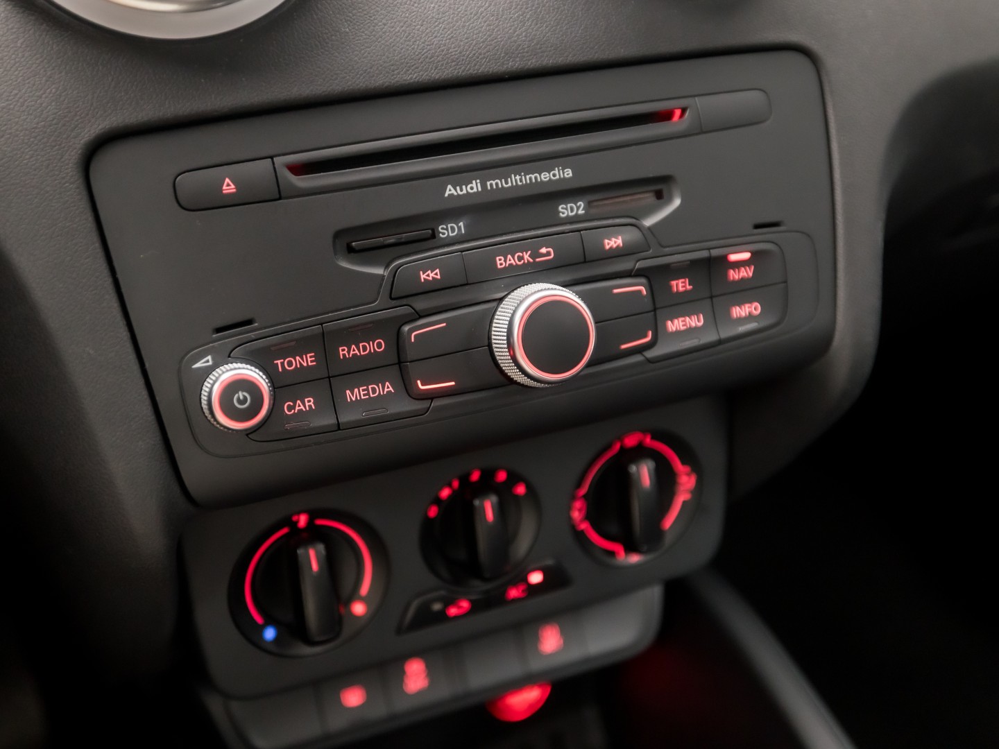 Audi A1 Sportback 1.2 TFSI S-Line Sport (NAVIGATIE, 5 DEURS, PARKEERSENSOREN, CRUISE, SPORTSTOELEN, LED ACHTERLICHTEN, BLUETOOTH, NIEUWE APK, NIEUWSTAAT)
