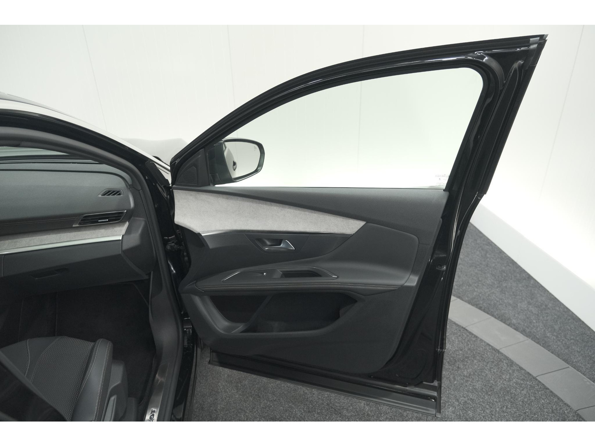 Peugeot 3008 136 Hybrid e-DCS6 GT | 360 Camera | Adaptieve Cruise Control | Elektrische Kofferklep | Stoelverwarming