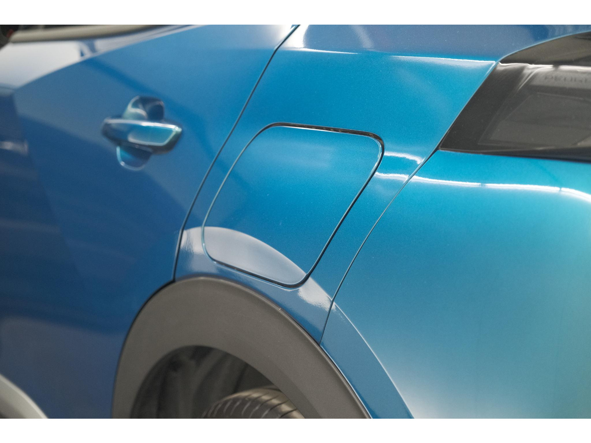 Peugeot e-2008 EV Allure Avantage 54 kWh | 11 KW Laadfunctie | Parkeersensoren | Apple Carplay