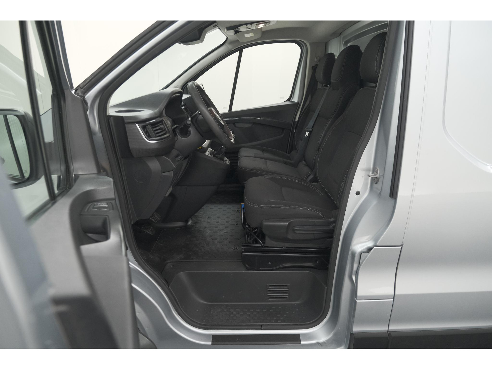 Nissan Primastar 2.0 dCi L2H1 Acenta | METEEN KLAAR VOOR ELKE KLUS! | Trekhaak | Camera | Vloerplaat