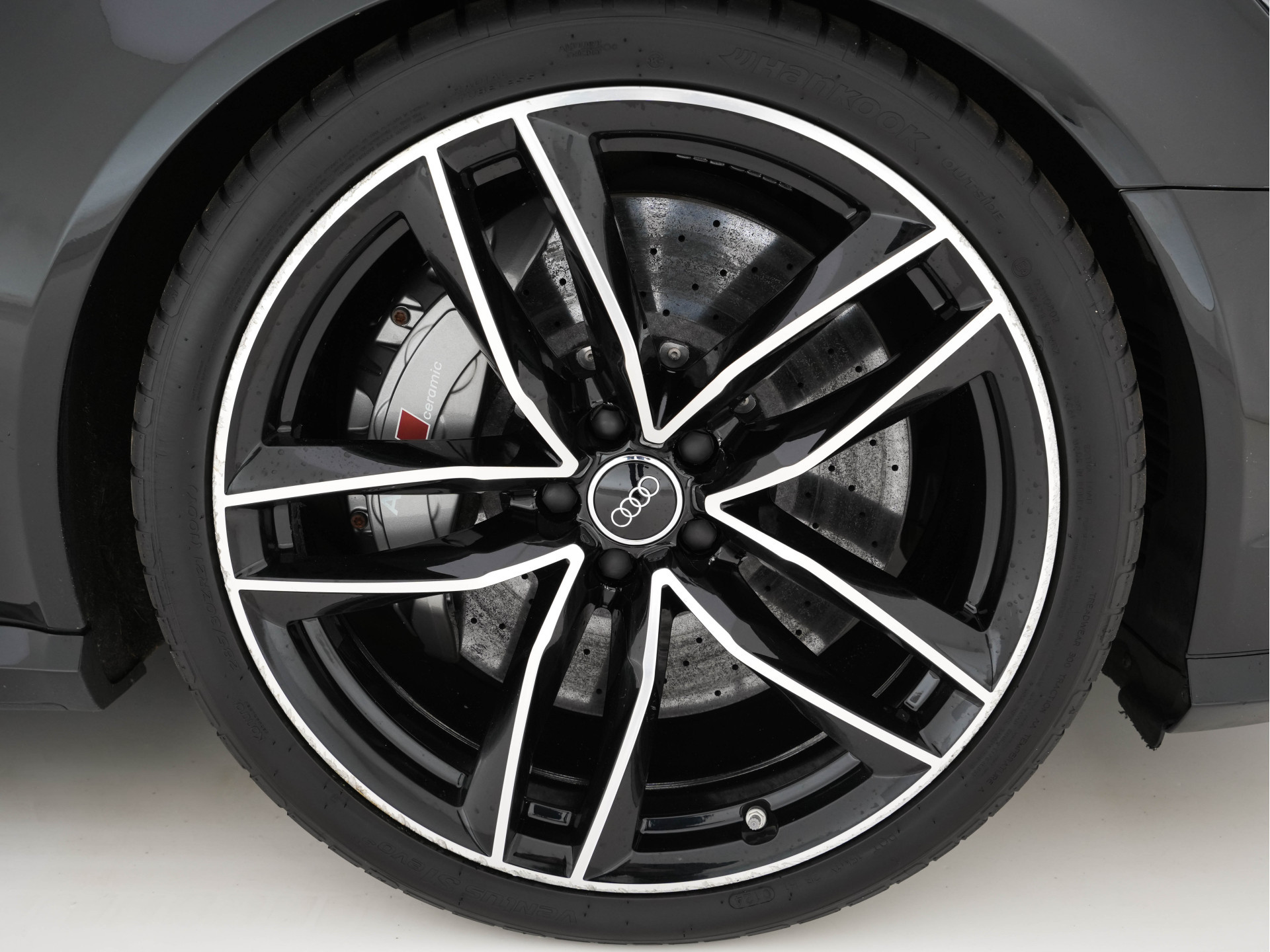 Audi RS6 Avant 4.0 TFSI Quattro *MILLITEK-EXHAUST | CERAMIC-BRAKES | PANO | LEATHER-ALCANTARA | FULL-LED | TOP-VIEW | BLIS | MEMORY-PACK | CARBON-INT. | BOSE-SOUND | LANE-ASSIST | KEYLESS | DAB+ | SPORT-SEATS | SHIFT-PADDLE