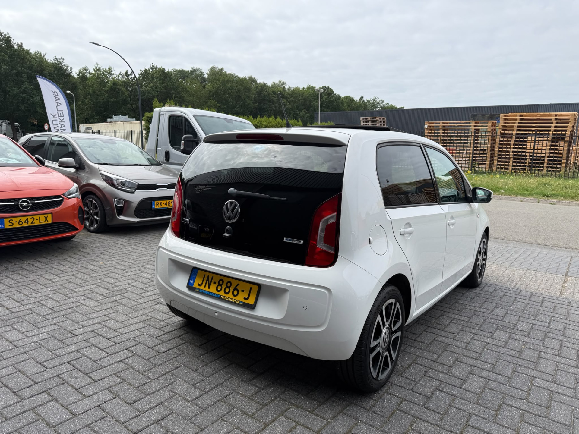 Volkswagen Up! 1.0 high up! BlueMotion | 2E EIGENAAR | 3/6/12MND GARANTIE | PANO | CRUISE | AIRCO | NAVI | FENDER AUDIO |