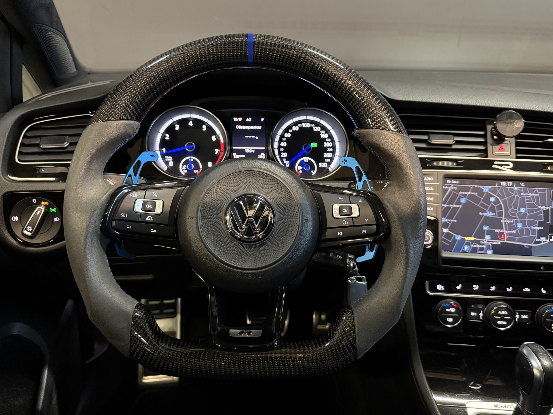Volkswagen Golf 2.0 TSI R 4Motion | Camera | Panoramadak | 300PK | Stoelverwarming | Leder