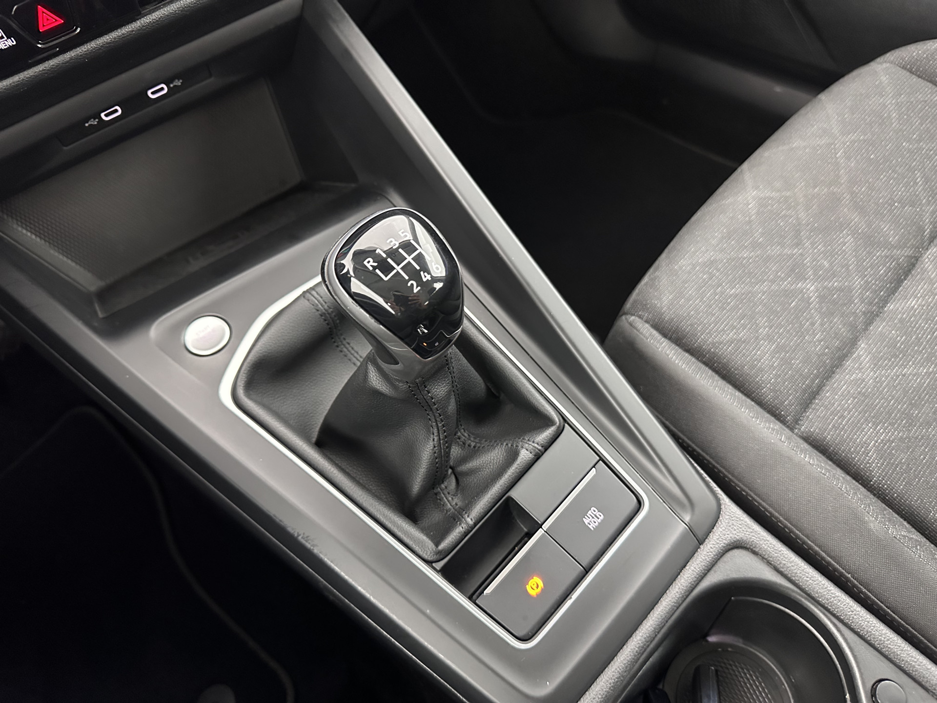 Volkswagen Golf Variant 2.0 TDI Life Business (INCL-BTW)  *FULL-LED | DIGI-COCKPIT | NAVI-FULLMAP | HEATED-COMFORTSEATS | KEYLESS | DAB+ | CARPLAY | ECC | AMBIENT-LIGHT | PDC | 16''ALU*