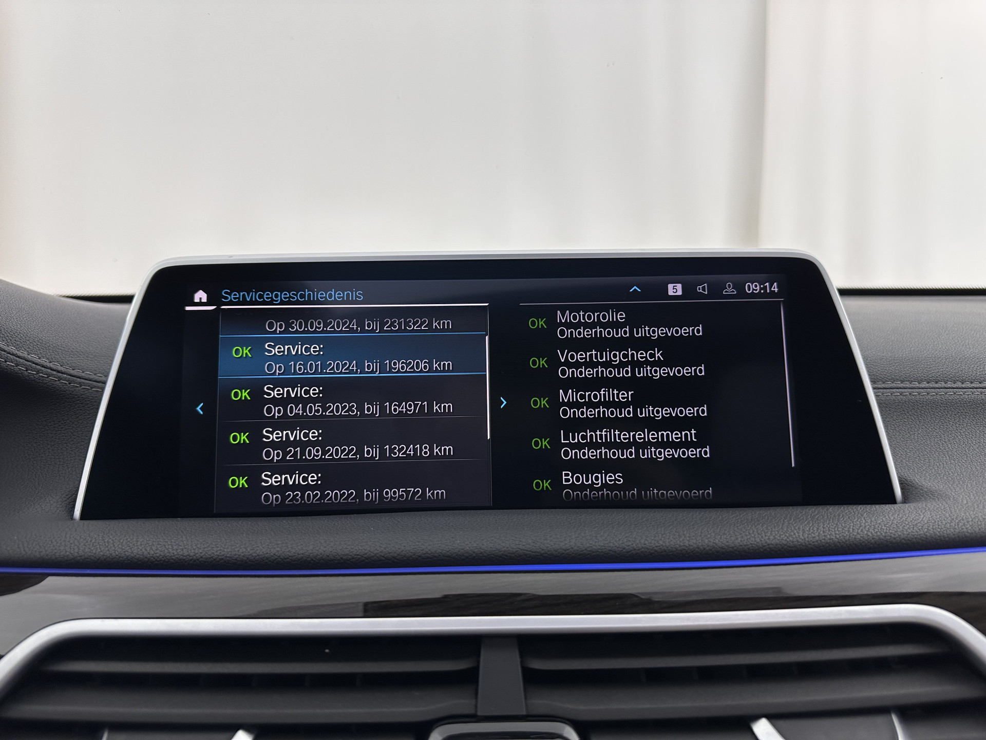 BMW 7-serie 745Le (Plug-in) (INCL-BTW) *PANO | LEATHER | FULL-LED | HEAD-UP | BLINDSPOT | MEMORY-PACK | DIGI-COCKPIT | KEYLESS | DAB+ | CAMERA | HEATED-COMFORTSEATS | AMBIENTLIGHT | CARPLAY | SHIFTPADDLES | 18''ALU*