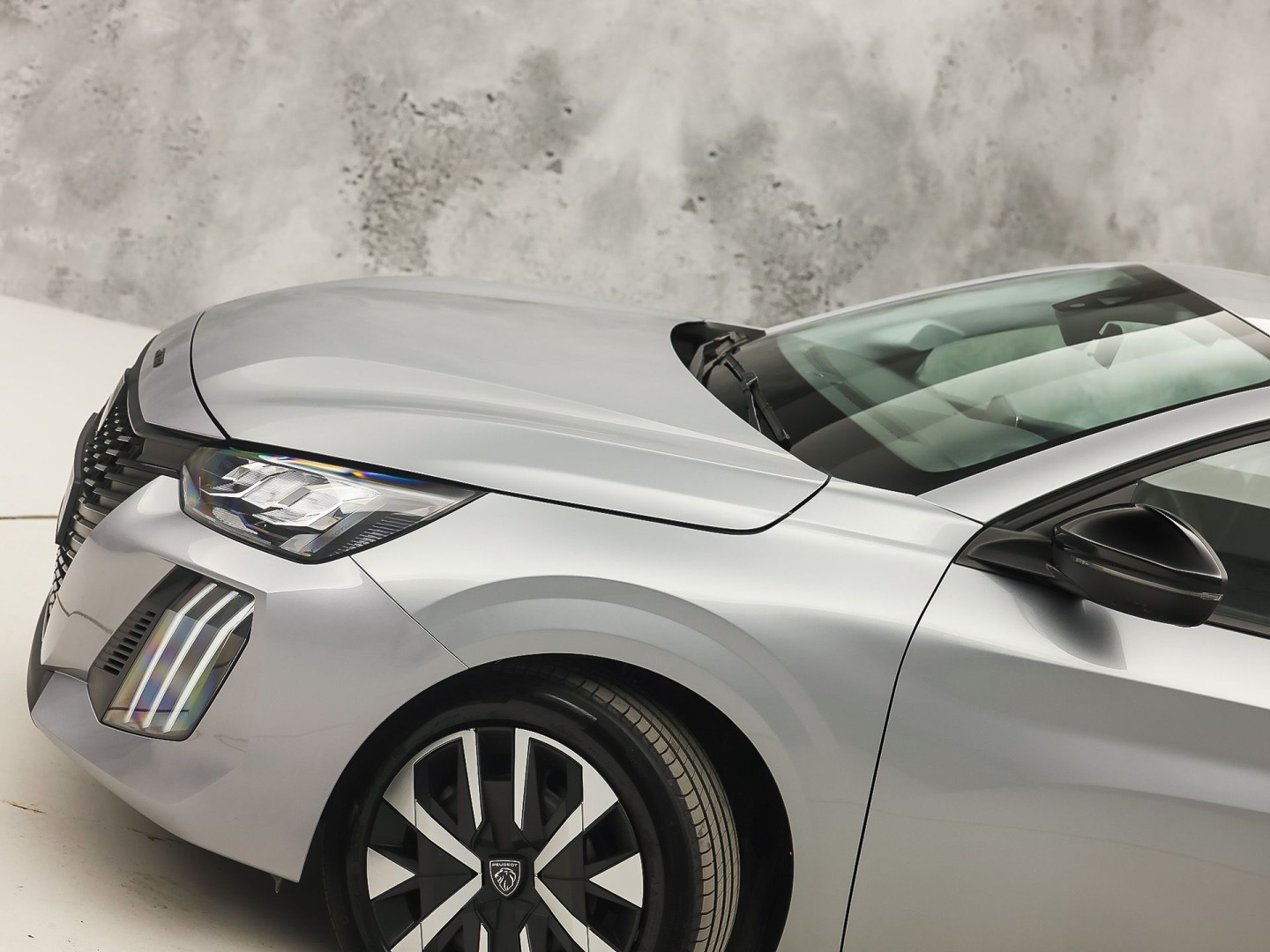 Peugeot 208 1.2 Hybrid 110 e-DCS6 Sport Style Automaat (APPLE CARPLAY, NAVIGATIE, PARKEERSENSOREN, SPORTSTOELEN, LANE ASSIST, CRUISE, NIEUWSTAAT)