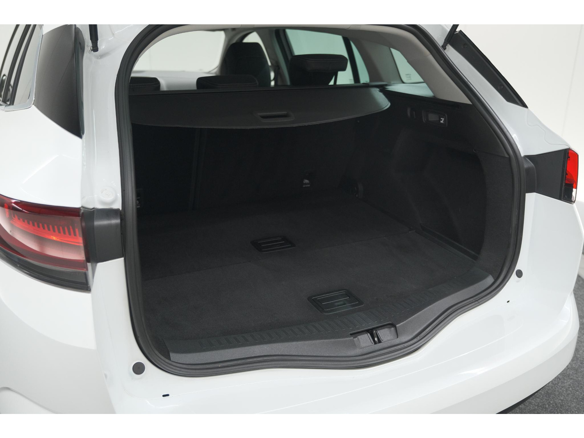 Renault Mégane Estate TCe 140 EDC Techno | Trekhaak | Camera | Navigatie | 9.3 Inch Groot Scherm