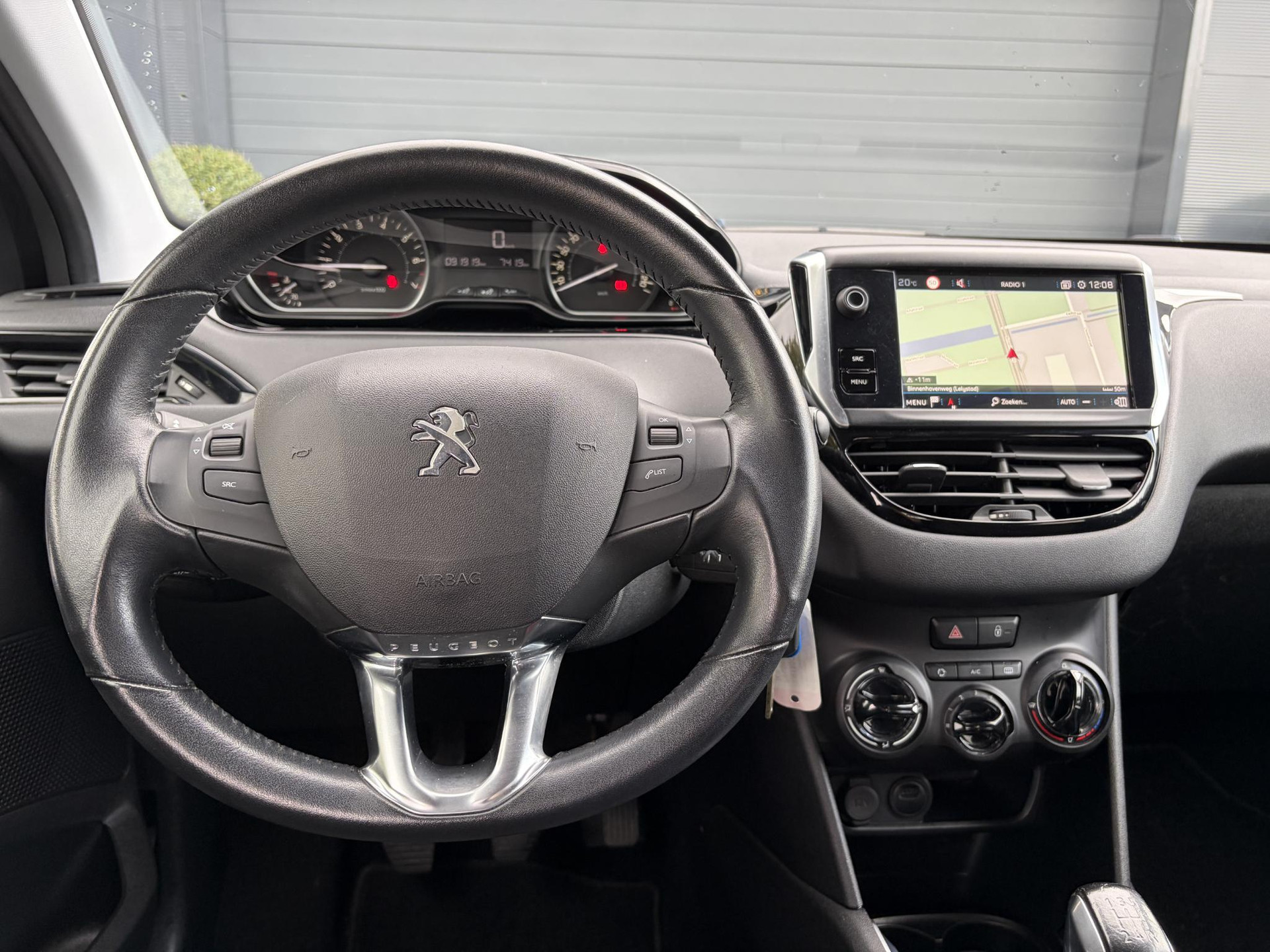 Peugeot 208 1.2 PureTech Signature ✓Net beurt gahad✓Navi✓Carplay✓Lm velgen✓Airco✓Cruise✓5 Deurs✓Pdc✓5 Deurs✓Lm velgen✓N.A.P✓Apk tot 04-2027