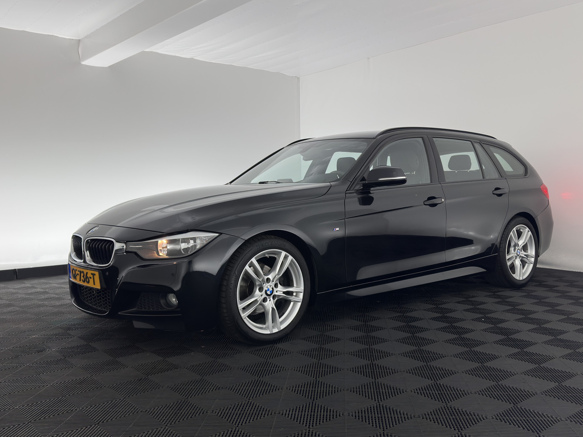 BMW 3-serie Touring 318d High Executive M-Sportpack Aut. *FULL-LEATHER | HEATED-SPORTSEATS | NAVI-FULLMAP | ECC | PDC | CRUISE | 18''ALU*