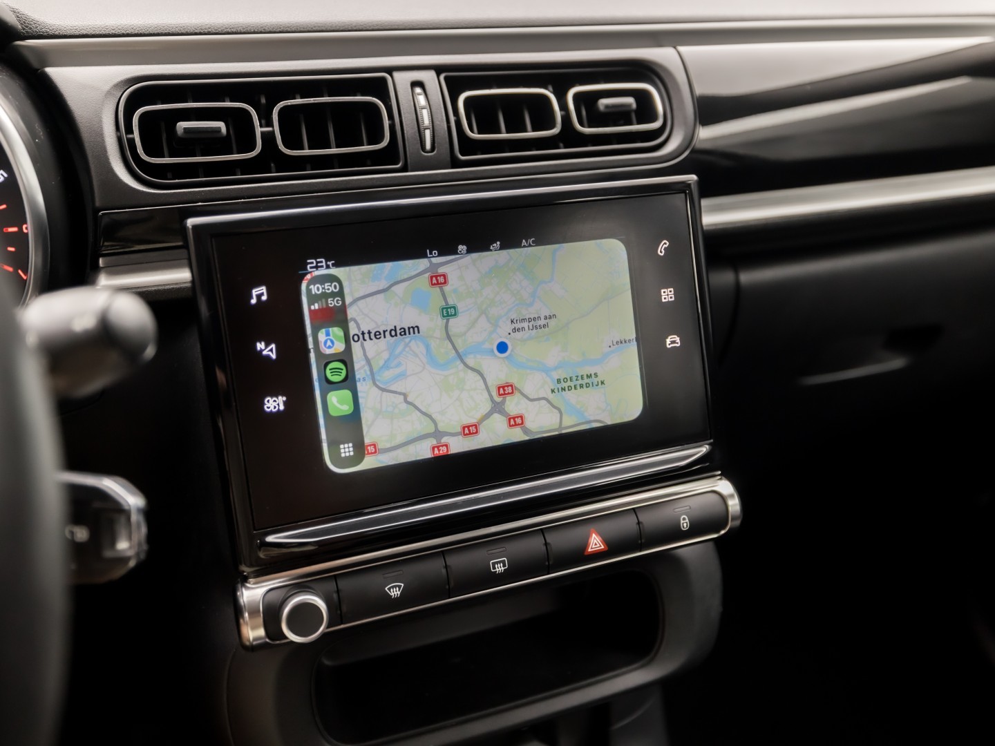 Citroën C3 1.2 PureTech S&S Sport Automaat (APPLE CARPLAY, GROOT NAVI, CAMERA, SPORTSTOELEN, PARKEERSENSOREN, LM VELGEN, CRUISE, NIEUWSTAAT)
