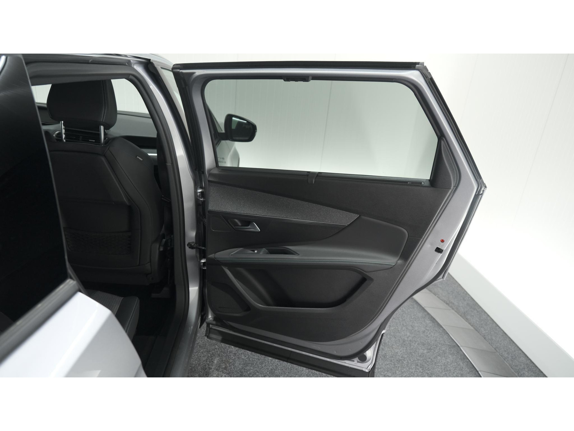 Peugeot 5008 PureTech 130 EAT8 Allure Pack Business | 7 Zitplaatsen | Camera | Dodehoekdetectie | Navigatie | Elektronische Achterklep