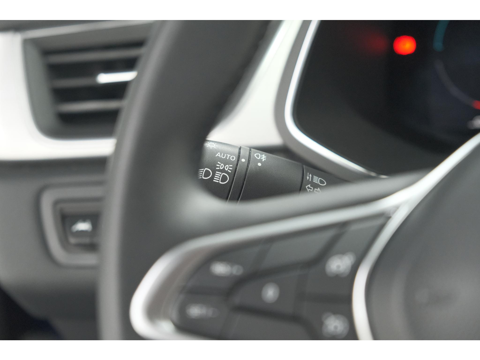 Renault Captur 1.6 E-Tech Plug-in Hybrid 160 Intens | Allseason Banden | Camera | 9.3 Inch Grootscherm | Apple Carplay