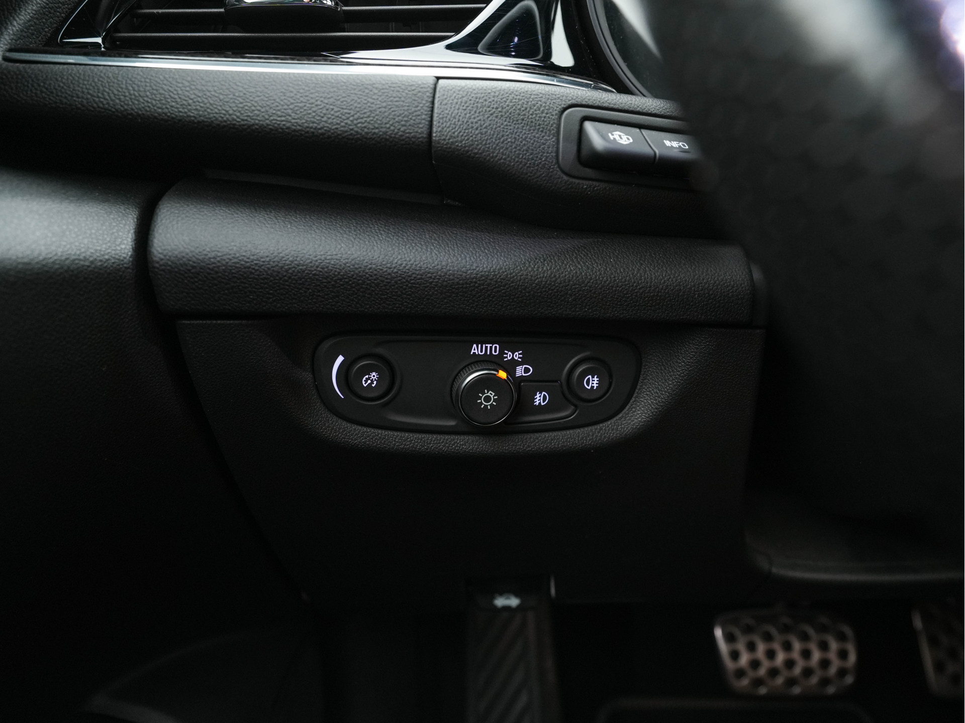 Opel Insignia Sports Tourer 2.0 Turbo GS-Sport-Line Aut. *FULL-LEATHER | BOSE-SOUND | HEAD-UP | ADAPT.CRUISE | FULL-LED | MEMORY-PACK | SPORT/HEATED/COOLED/MASSAGE-SEATS  | NAVI-FULLMAP | GREY-WRAPPED | KEYLESS | CAMERA | CARPLAY | LANE-ASSIST