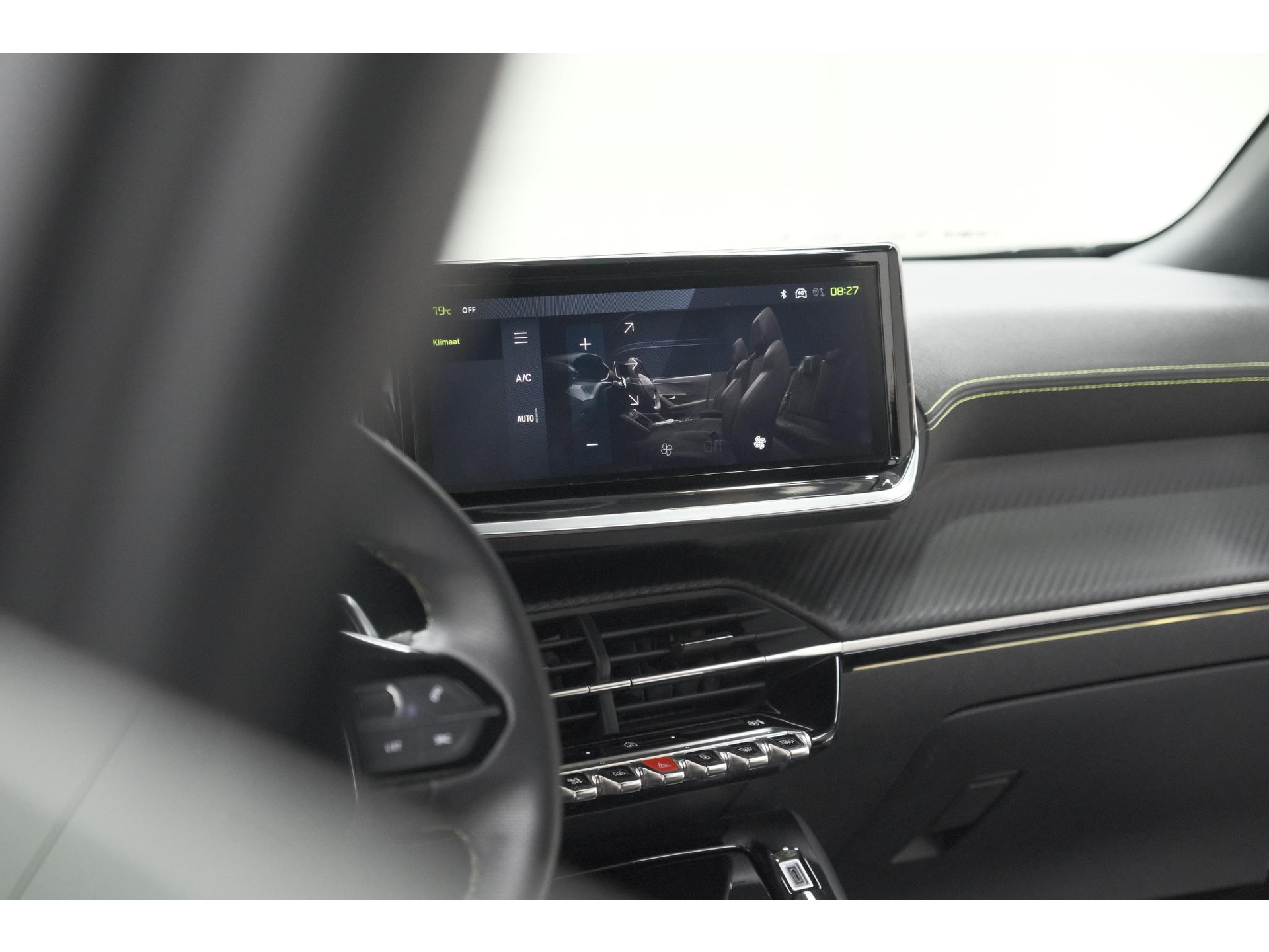 Peugeot 2008 PureTech 130 EAT8 GT | Camera | Apple Carplay | Parkeersensoren | 17 Inch Lichtmetalen Velgen