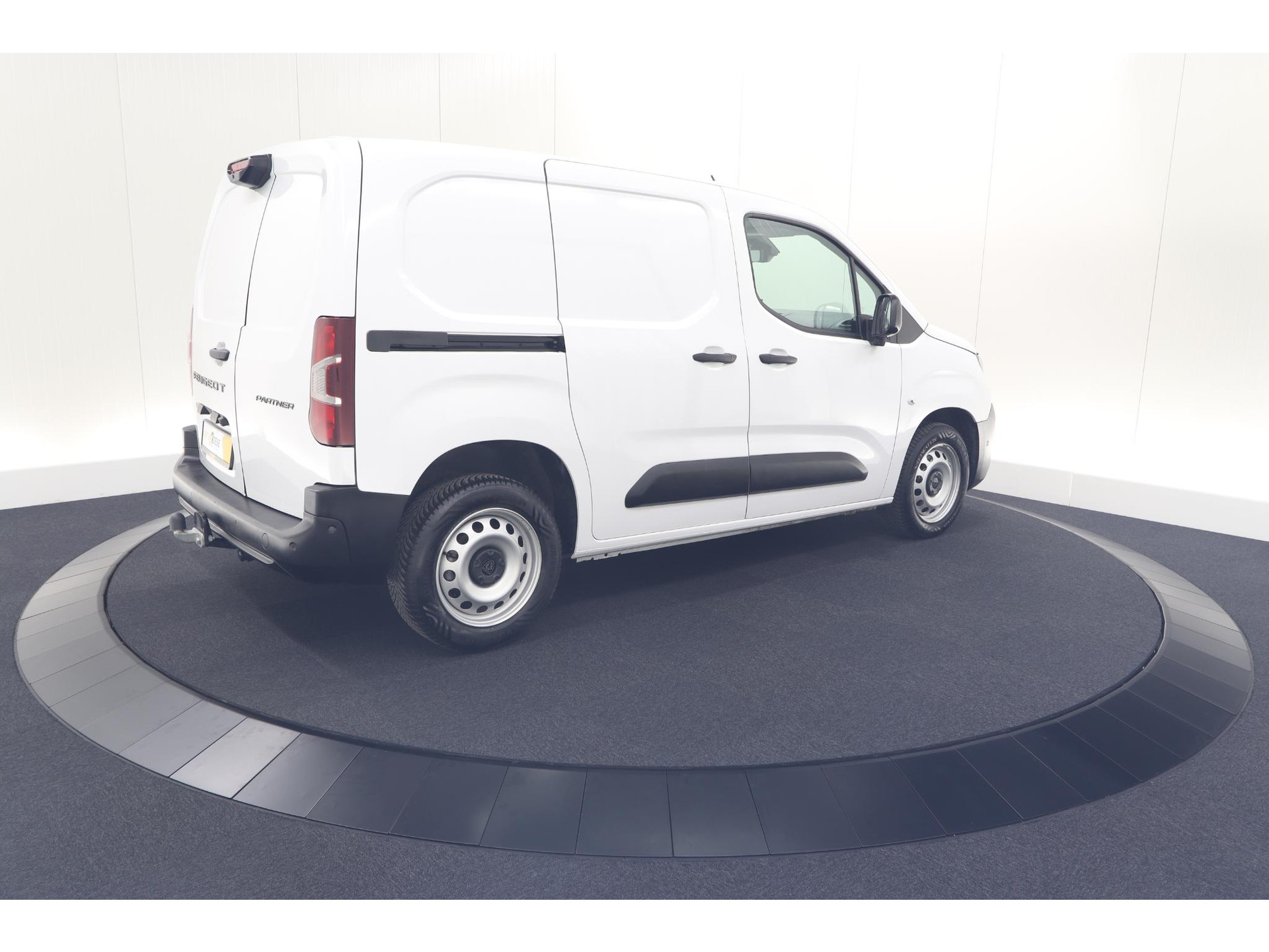 Peugeot Partner 1.5 BlueHDi 130 EAT8 S&S L1 | Trekhaak | Laadruimte-Pakket | Camera | Dodehoekdetectie