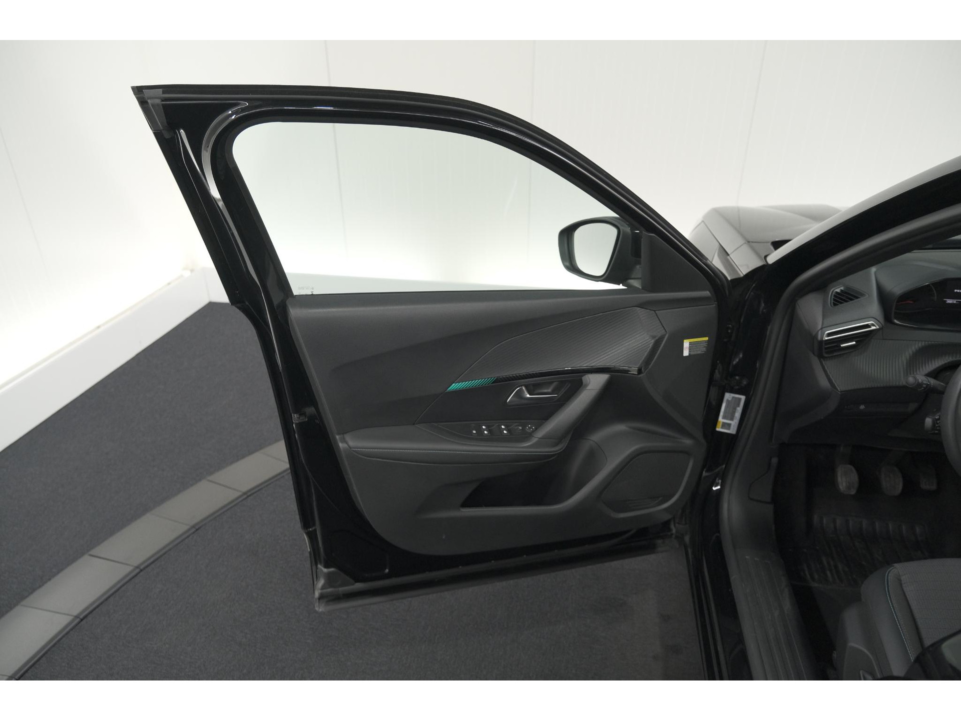 Peugeot 2008 PureTech Allure Pack | Navigatie | Parkeersensoren | Apple Carplay