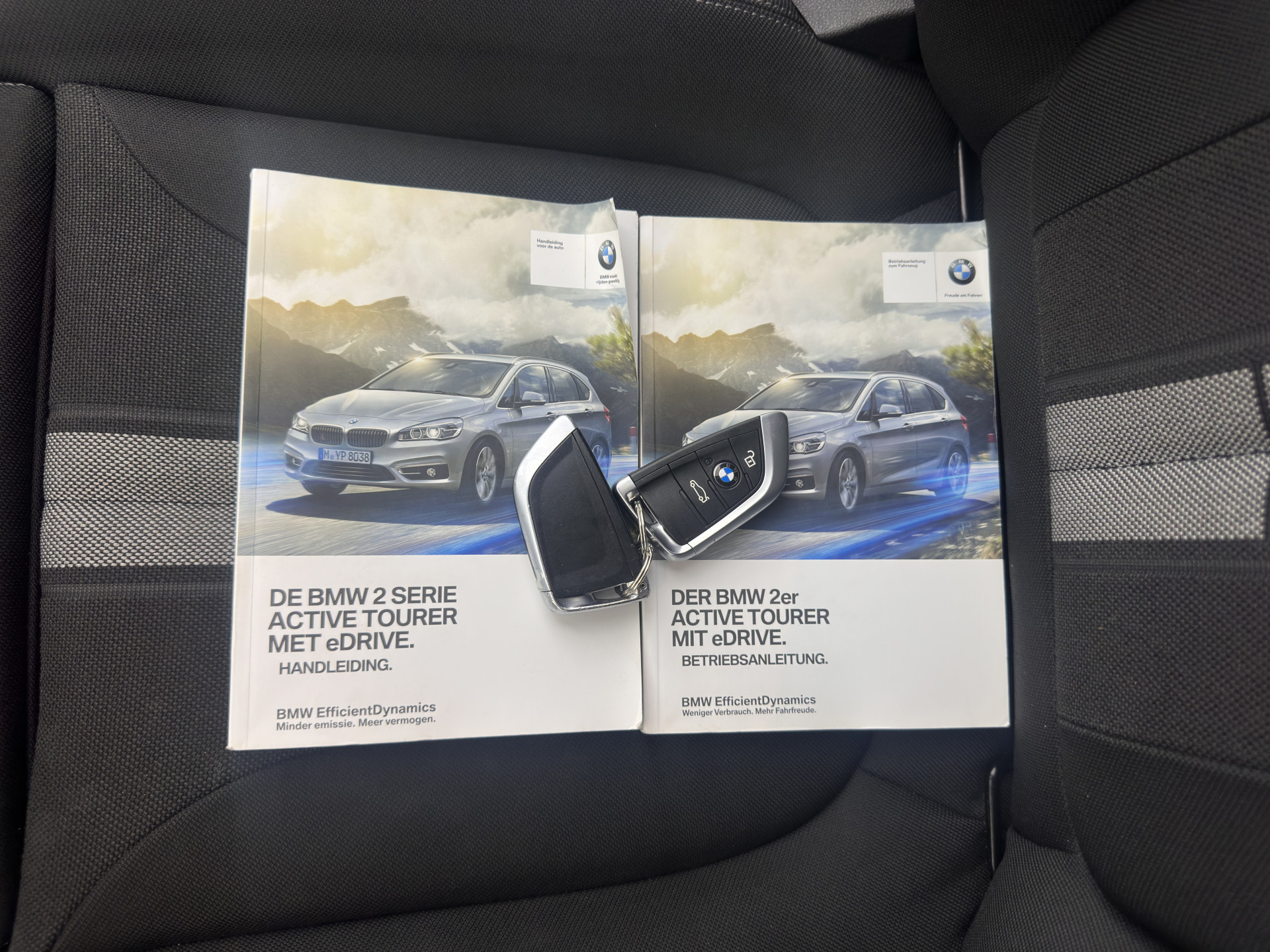 BMW 2-serie Active Tourer 225xe Sport-Line Centennial High Executive Aut. *FULL-LED | NAVI-FULLMAP | HEATED-SPORTSEATS | ECC | PRIVACY-GLASS | PDC | CRUISE | 18''ALU*