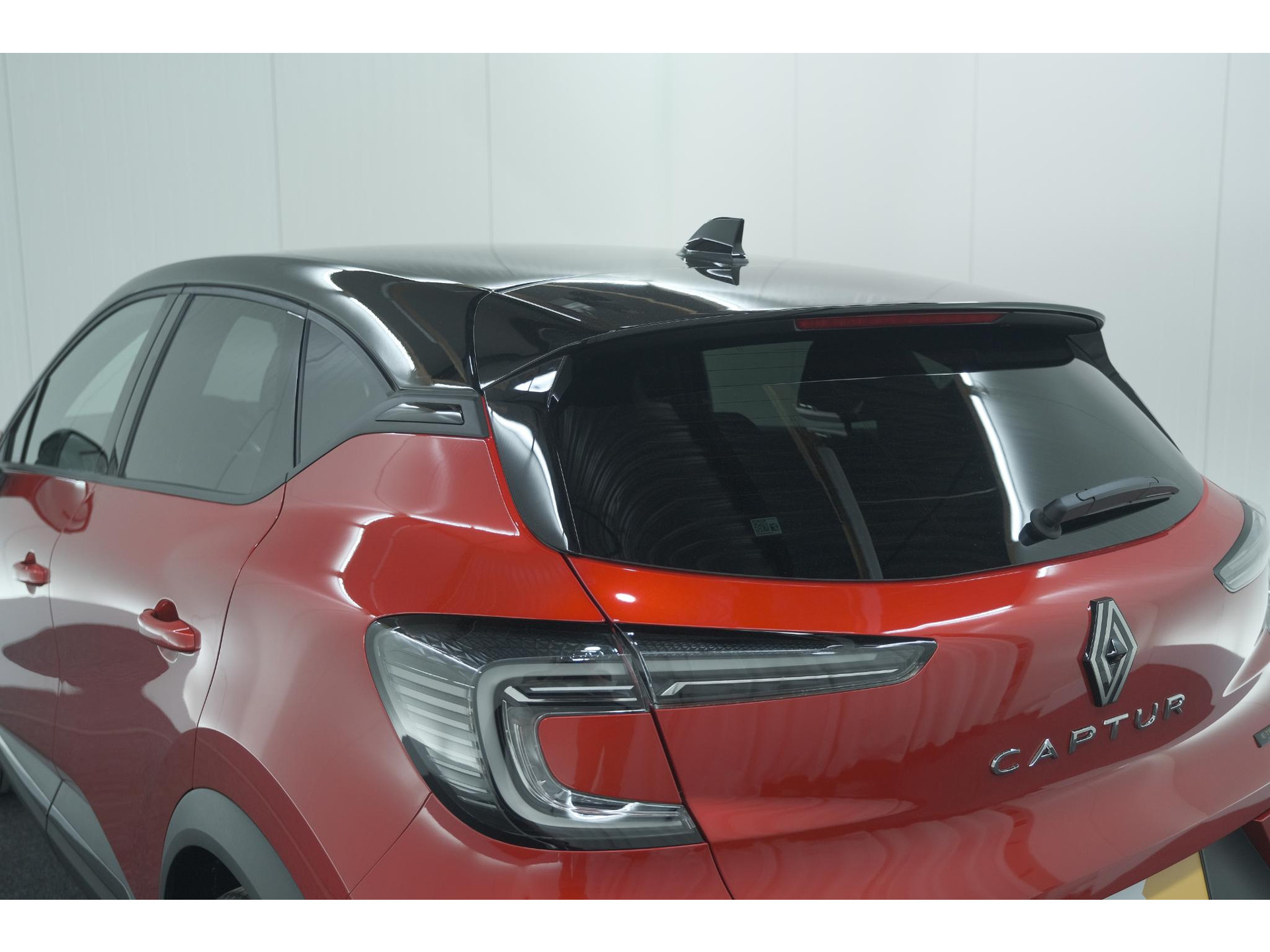 Renault Captur 1.6 E-Tech full hybrid 145 Techno | Advanced Driving | Camera | Dodehoekdetectie | Apple Carplay | 18 Inch Lichtmetalen Velgen