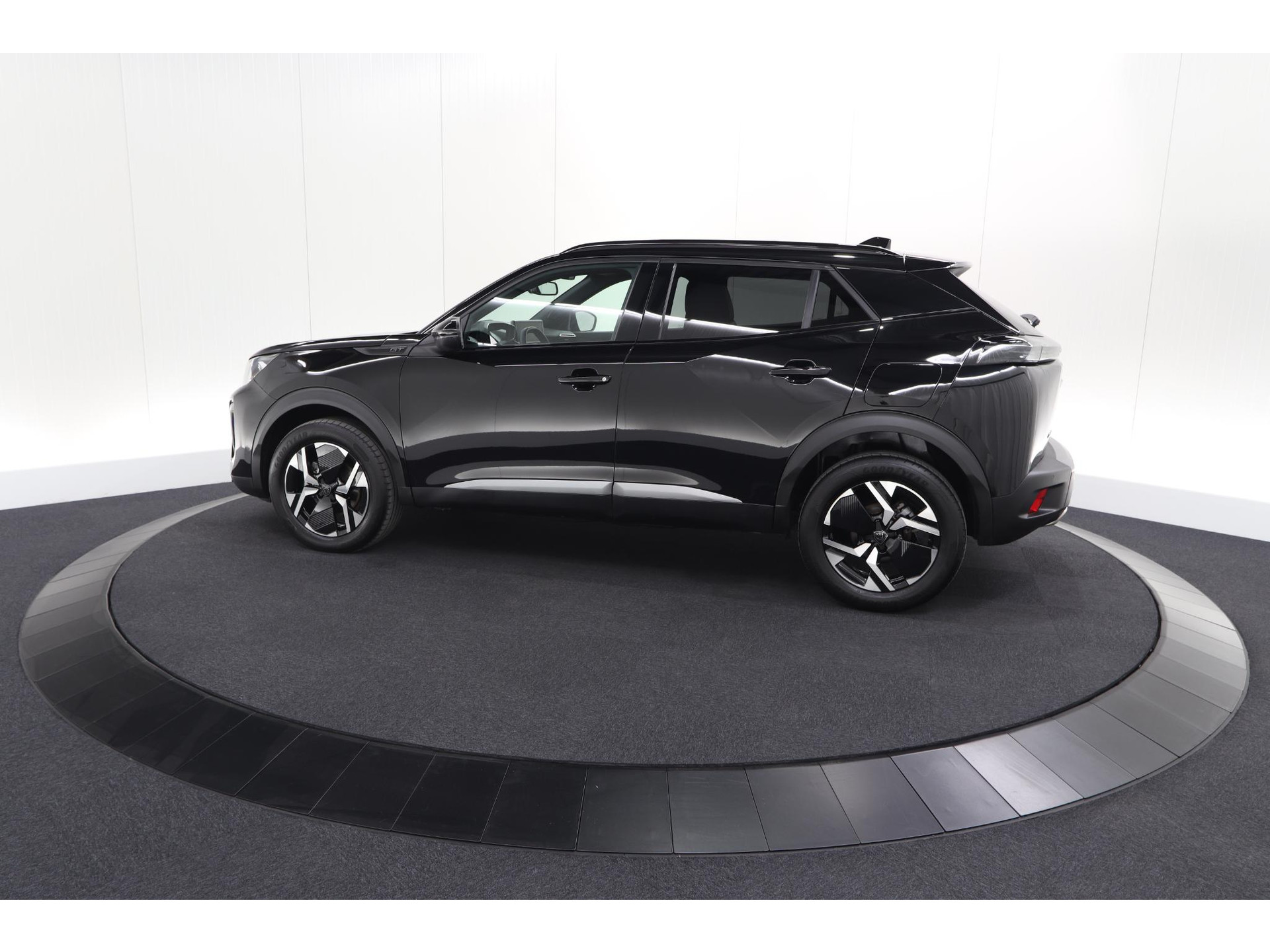 Peugeot 2008 PureTech 130 EAT8 GT | Camera | Apple Carplay | Parkeersensoren | 17 Inch Lichtmetalen Velgen