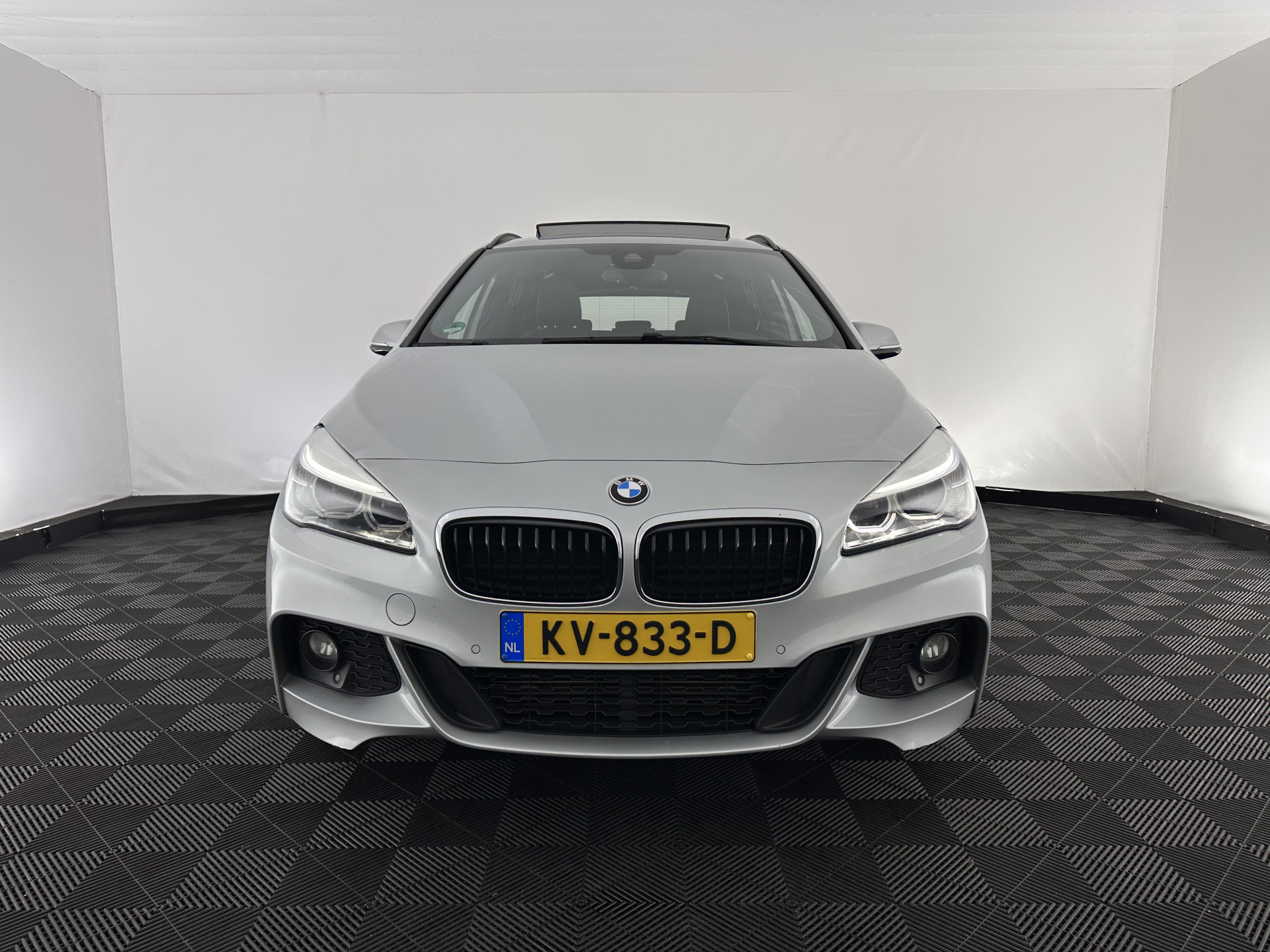 BMW 2-serie Active Tourer 225xe M-Sportpack iPerformance Centennial High Executiv (INCL-BTW) Aut. *PANO | HEAD-UP | LEATHER | FULL-LED | CAMERA | NAVI-FULLMAP | HEATED-SPORTSEATS | KEYLESS | ECC | PDC | CRUISE | 17''ALU*