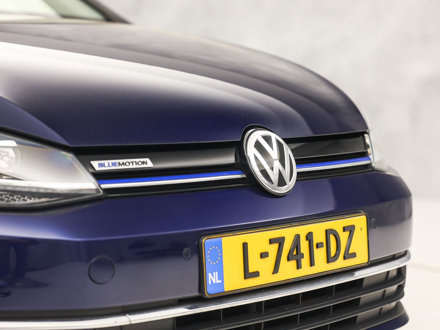 Volkswagen Golf 1.5 TSI Sportline (APPLE CARPLAY, GROOT NAVI, CLIMATE, STOELVERWARMING, SPORTSTOELEN, LED KOPLAMPEN, PARKEERSENSOREN, ADAPTIVE CRUISE, NIEUWSTAAT)