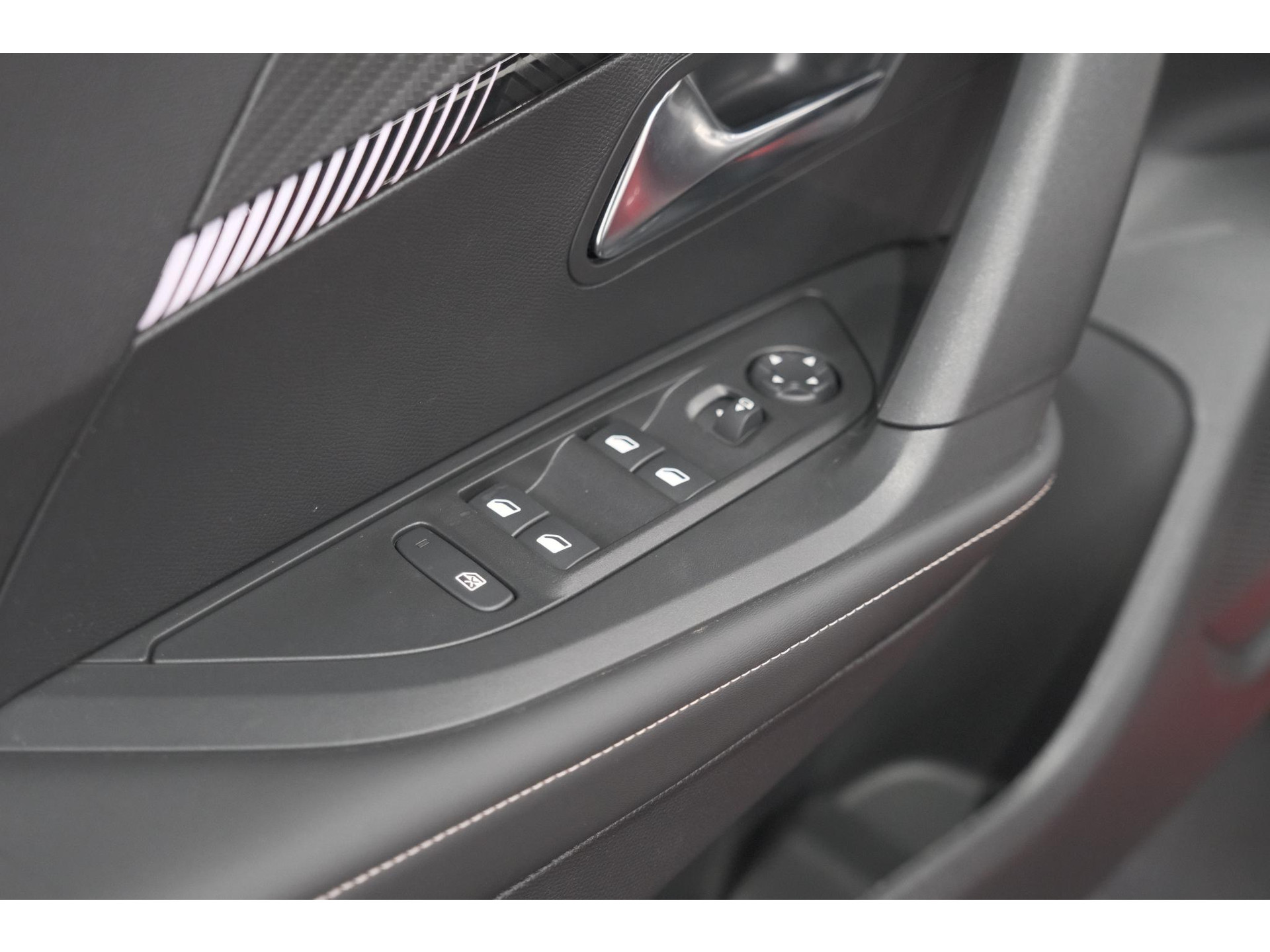 Peugeot 2008 Hybrid 145 e-DCS Allure | 360 Camera | Adaptieve Cruise Control | Navigatie | Dodehoekdetectie