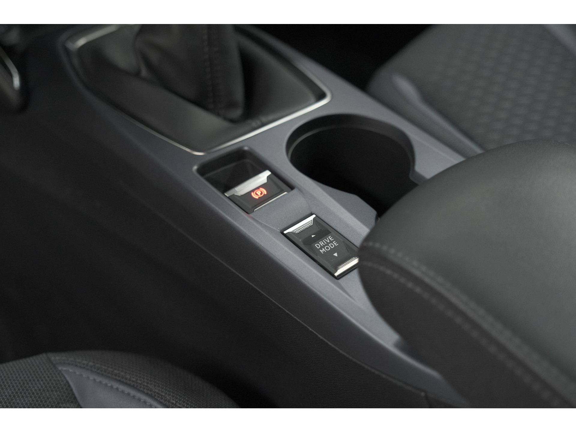 Peugeot 2008 PureTech 130 Allure | Camera | Stoelverwarming | Apple Carplay | Parkeersensoren voor + Achter