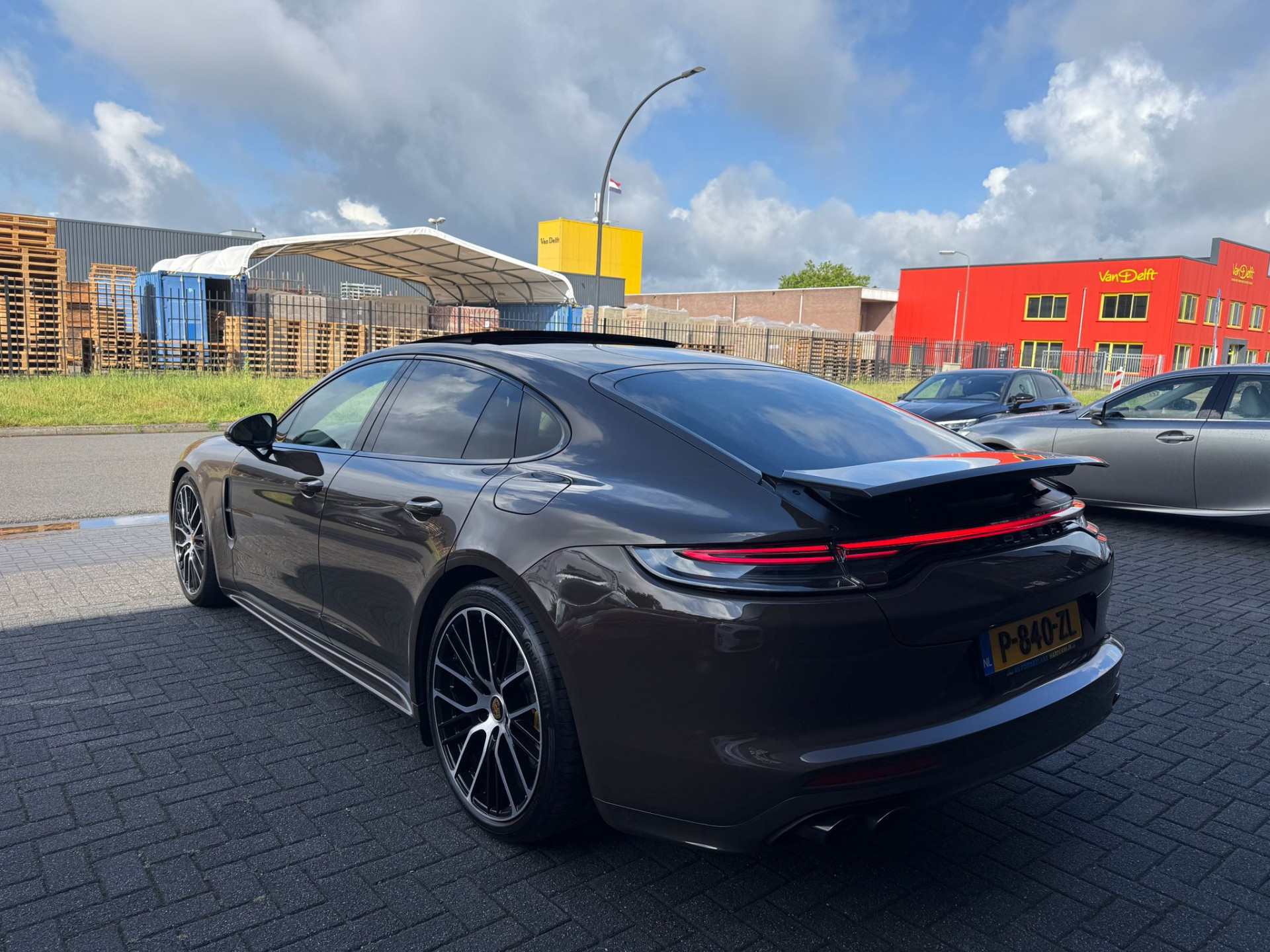Porsche Panamera 2.9 4 E-Hybrid Platinum Edition | 2E EIGENAAR | 3/6/12MND GARANTIE | ACC | PANO | HUD | CARPLAY | SFEER | 360 CAMERA | BOMVOL | SOFTCLOSE |