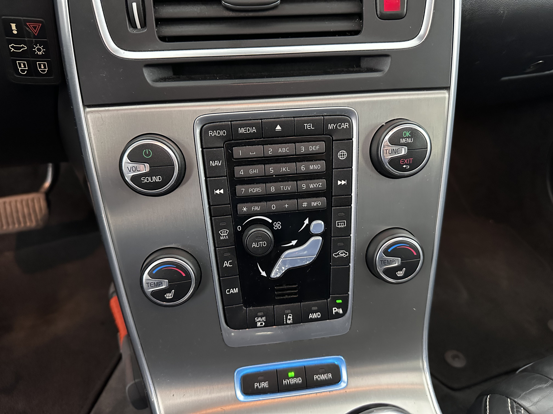 Volvo V60 2.4 D6 AWD Hybrid Summum ( Plug-In) Aut. *PANO | BI-XENON | LEATHER | PREMIUM-SOUND-AUDIO | NAVI-FULLMAP | MEMORY-PACK | ADAPTIVE-CRUISE | CAMERA | HEATED-SPORTSEATS | TOWBAR | BLINDSPOT | 18"ALU*