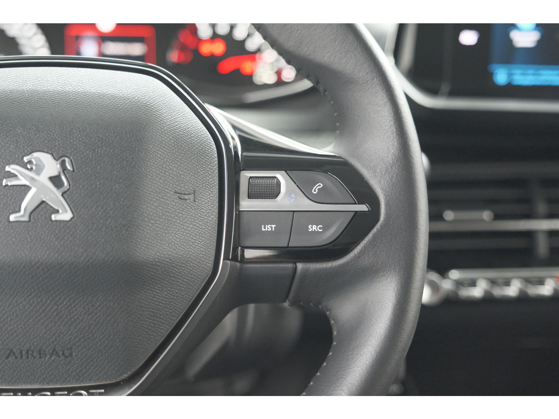 Peugeot 2008 PureTech 102 Allure Pack | Allseason Banden | Parkeersensoren | Apple Carplay