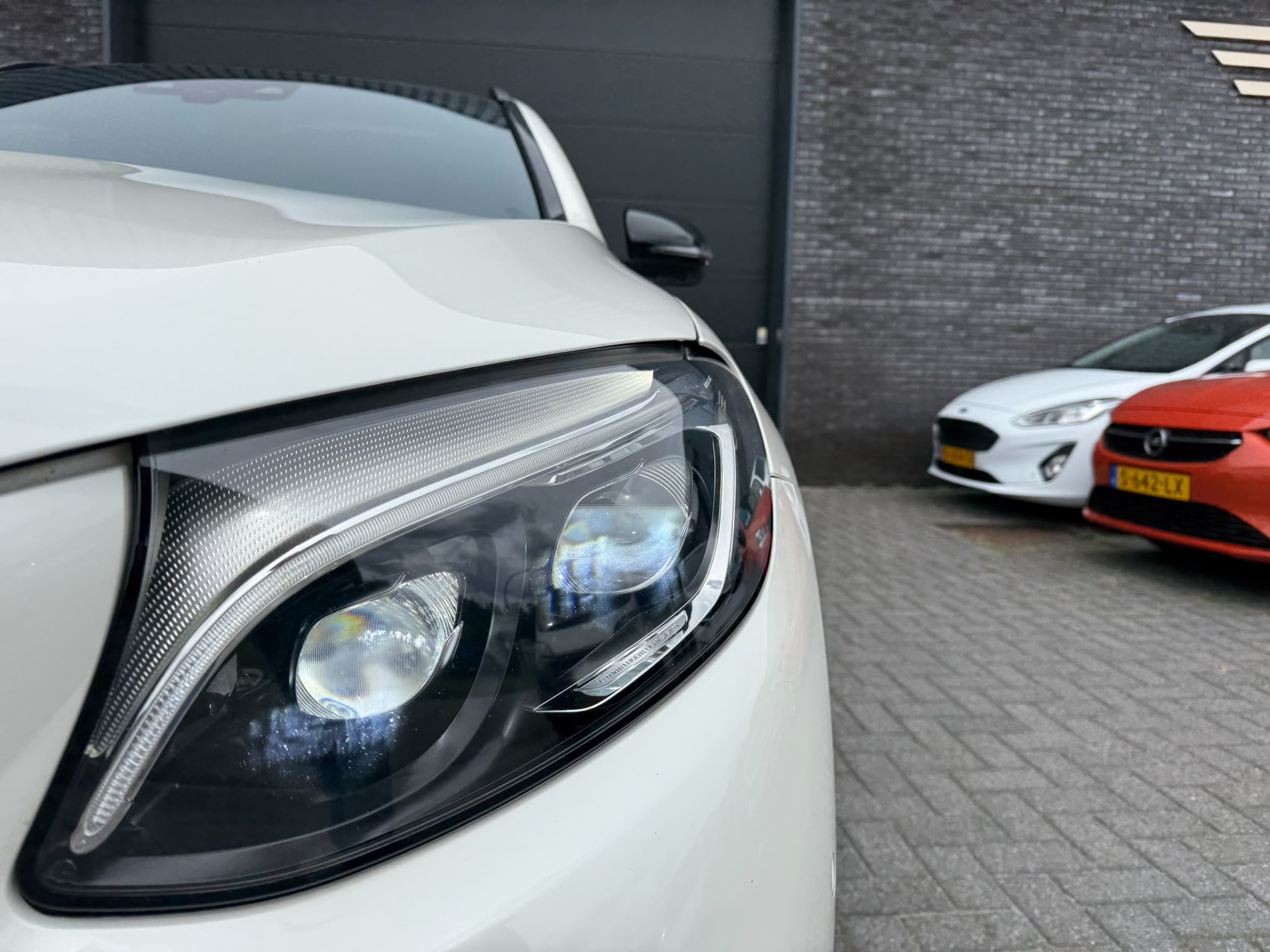 Mercedes-Benz GLC-klasse AMG 43 4MATIC | 3/6/12MND GARANTIE | KUIPSTOELEN | BURMESTER | MEMORY | PANO | ACC | STANDKACHEL | 360 CAMERA | BOMVOL | TREKHAAK |