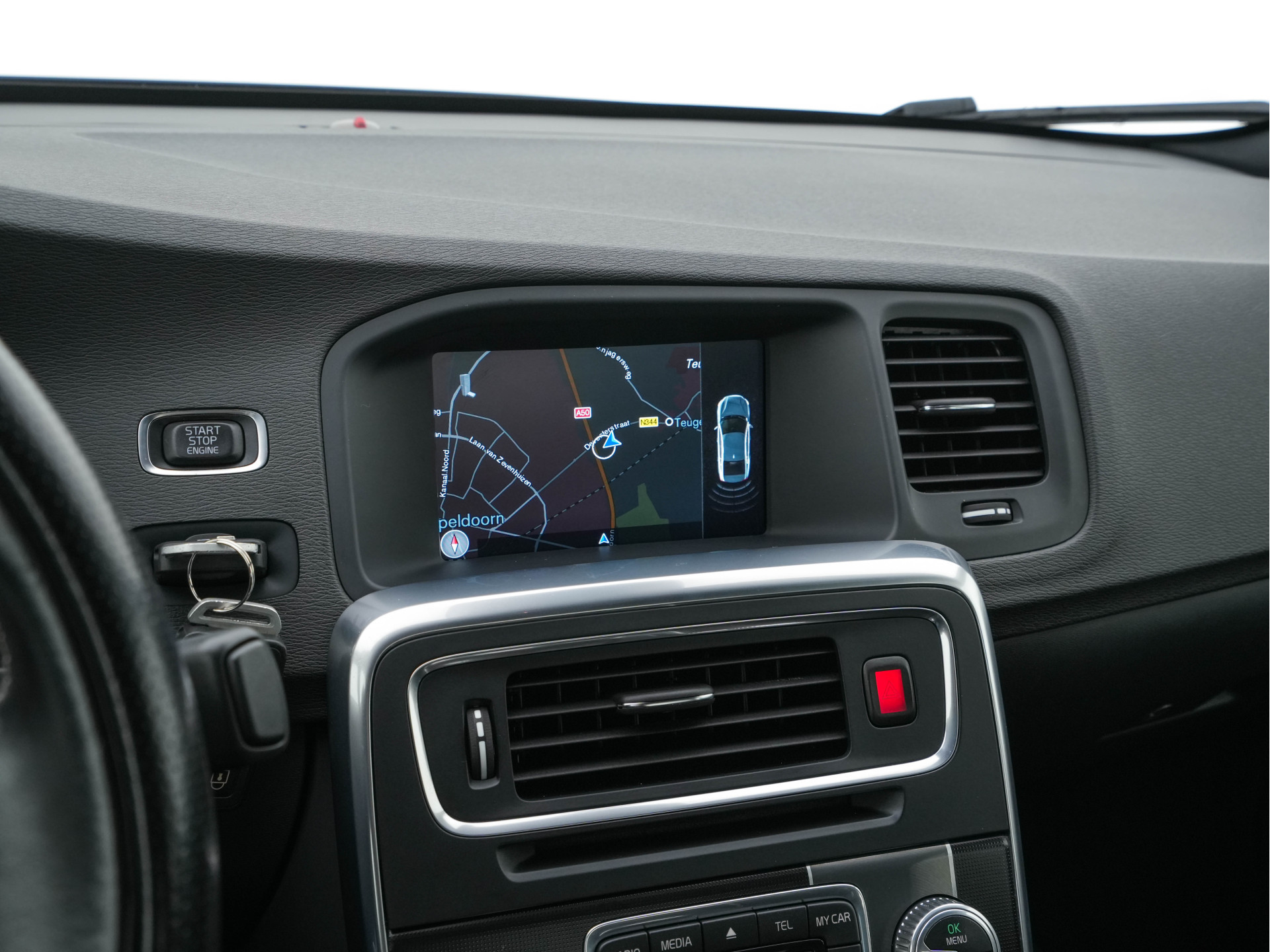 Volvo S60 1.6 T3 R-Design Summum Aut. *LEATHER-MICROFIBRE | NAVI-FULLMAP | SPORT-SEATS | ECC | PDC | CRUISE | 18''ALU*