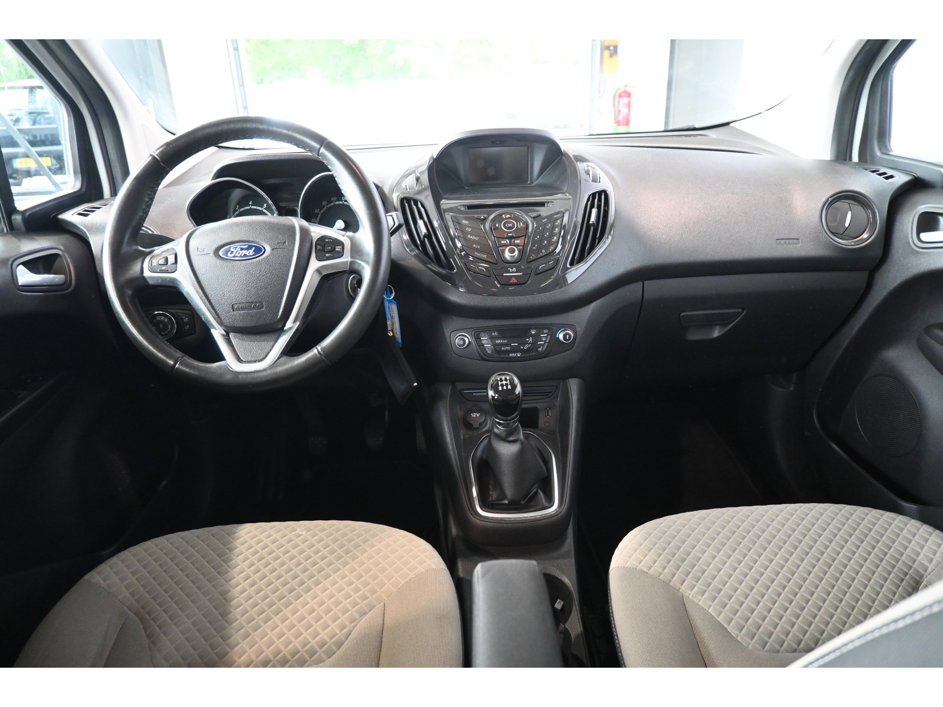 Ford Tourneo Courier 1.0 Titanium Clima Navigatie 2x Schuifdeur Stoelverwarming Cruise Control Rijklaarprijs! Inruil Mogelijk!