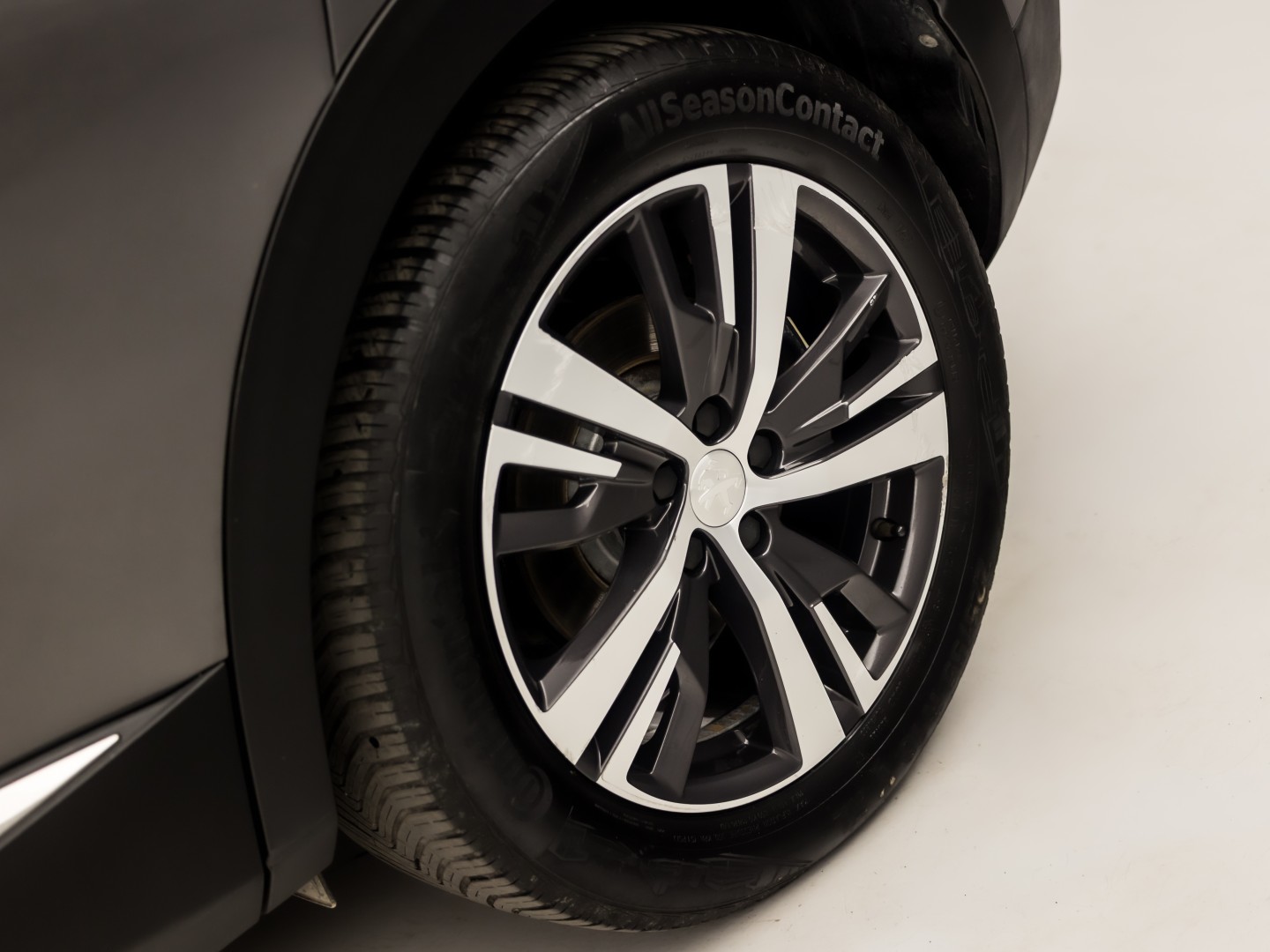 Peugeot 3008 1.6 HYbrid 225 Allure Sport 225Pk Automaat (APPLE CARPLAY, GROOT NAVI, 360 CAMERA, LEDER, KEYLESS, SPORTSTOELEN, GETINT GLAS, LANE ASSIST, NIEUWSTAAT)