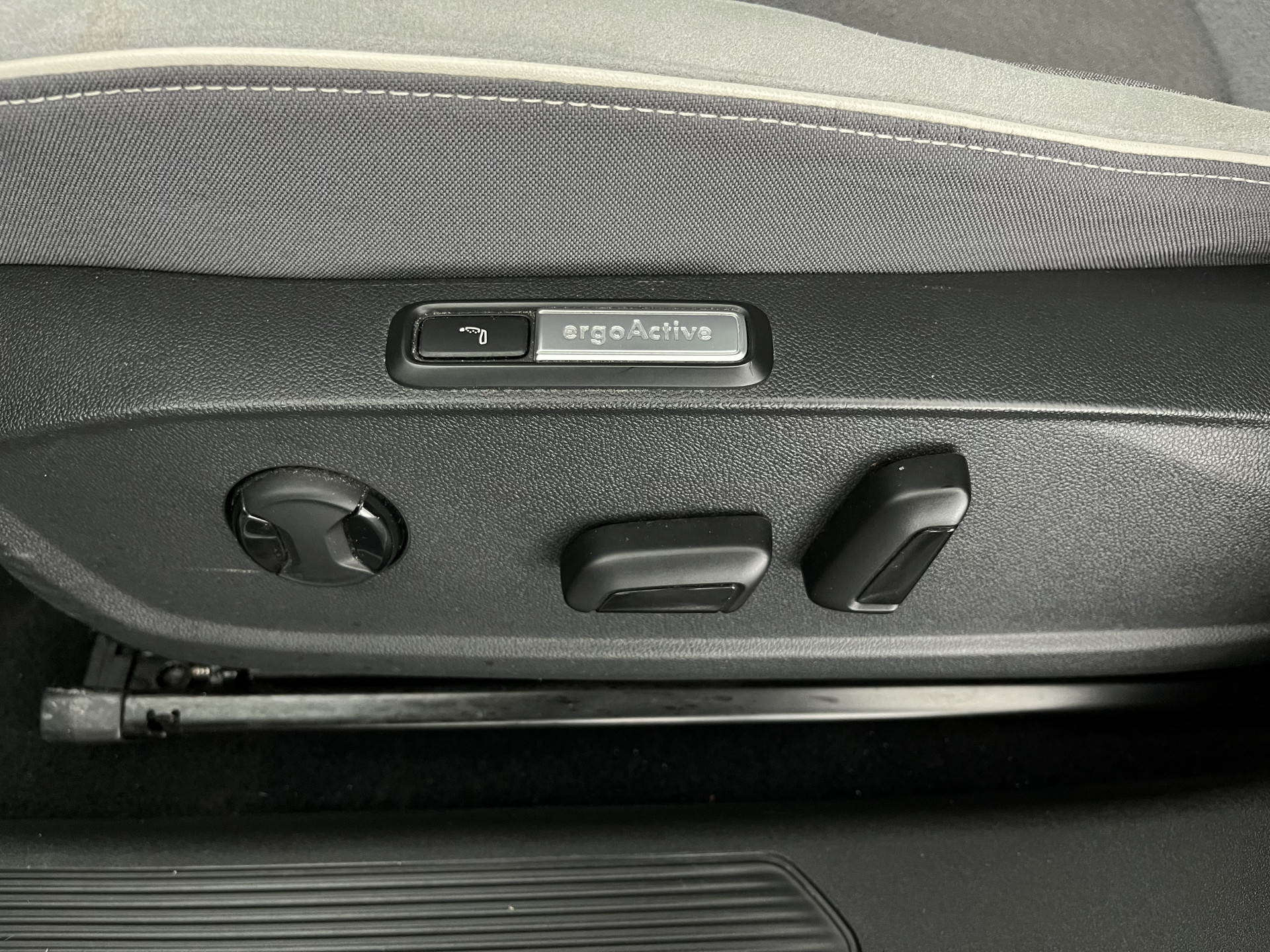 Volkswagen ID.3 First Max 58 kWh [ 3-Fase-11kW ] {SOH-89%} (INCL-BTW) *HEATPUMP | PANO | HEAD-UP | ADAPTIVE-CRUISE | IQ-LIGHTS | BLINDSPOT | CAMERA | KEYLESS | MICROFIBRE | AMBIENTLIGHT | NAVI-FULLMAP | DAB+ | ECC | HEATED-SPORTSEATS | DIGI-COCKPIT |