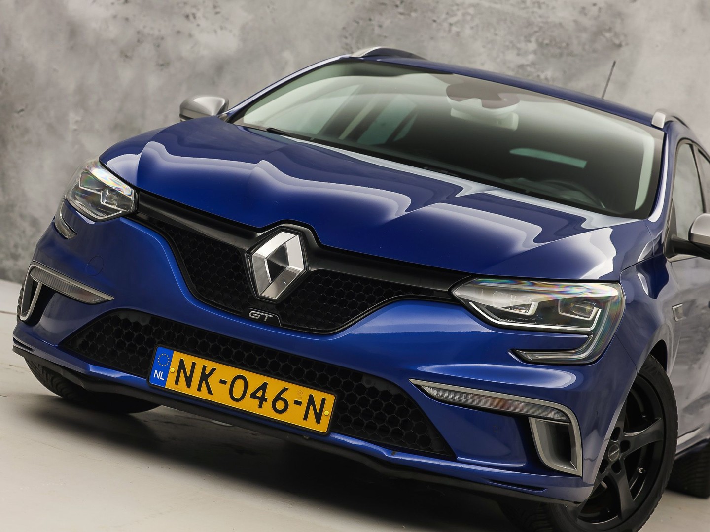 Renault Mégane Estate 1.6 TCe GT 205Pk Automaat (VIRTUAL COCKPIT, GROOT NAVI, KUIPSTOELEN, HEAD-UP DISPLAY, CAMERA, ADAPTIVE CRUISE, BOSE, STOELVERWARMING, NIEUWSTAAT)