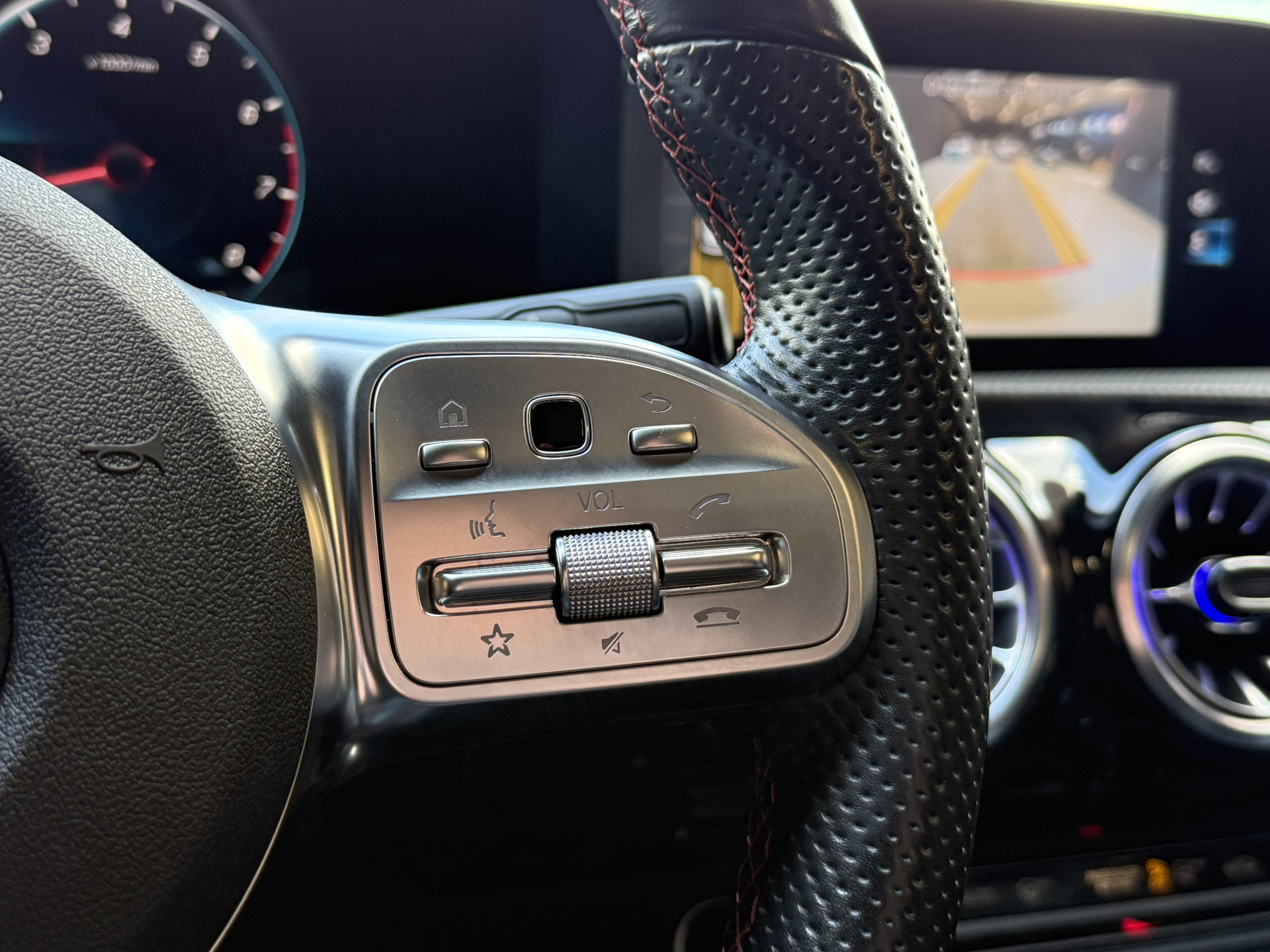 Mercedes-Benz CLA-klasse Shooting Brake 200 Business Solution AMG | Panoramadak | Sfeerverlichting | Multibeam